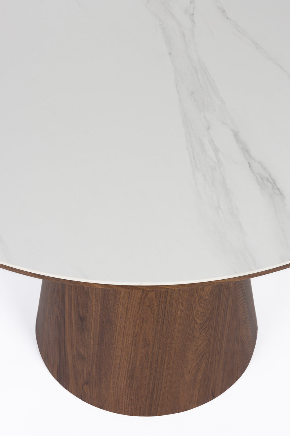 Almira dining table round