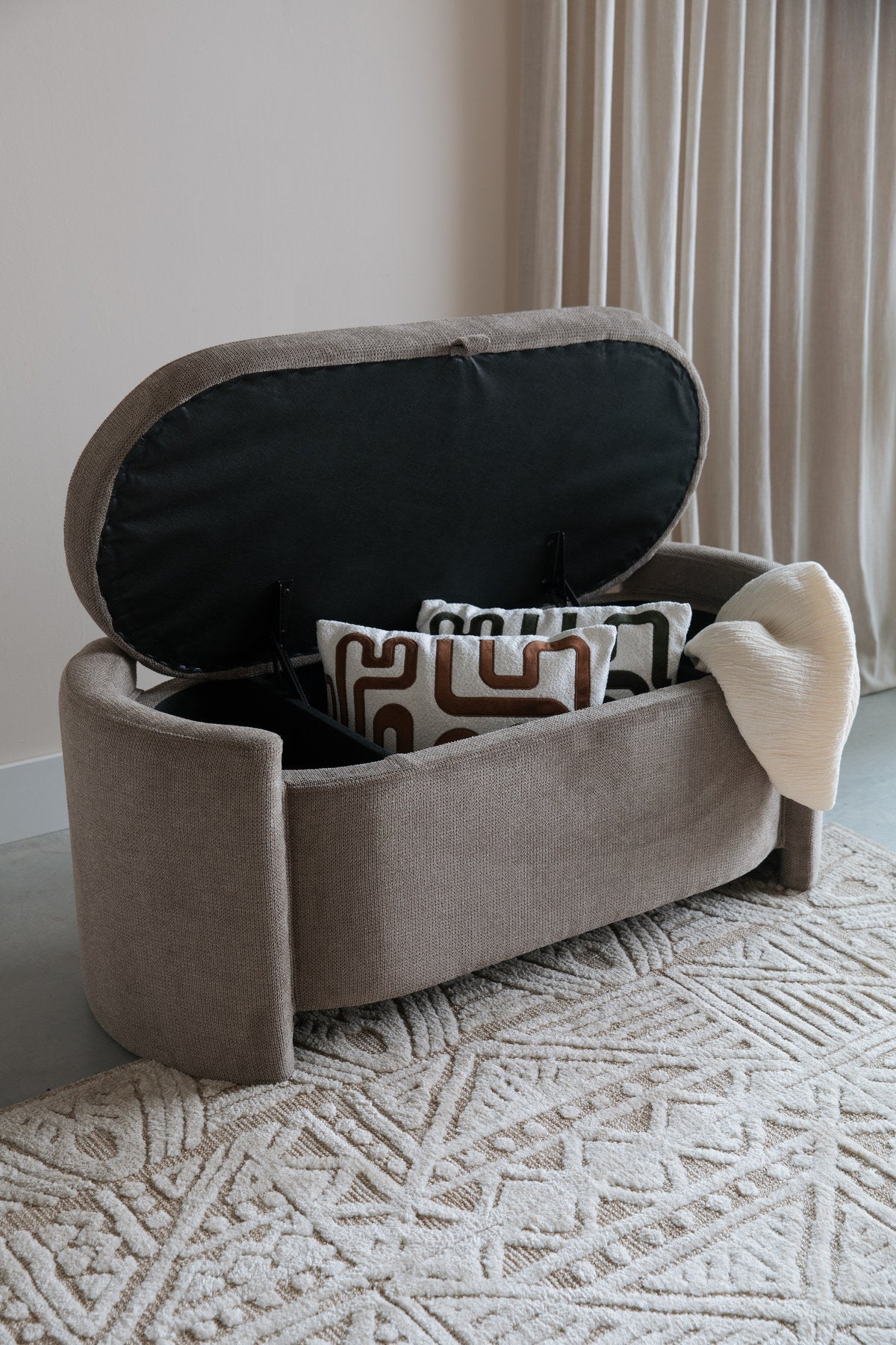 Bank Miro in Grau präsentiert im Onlineshop von KAQTU Design AG. Sitzbank ist von White Label Living