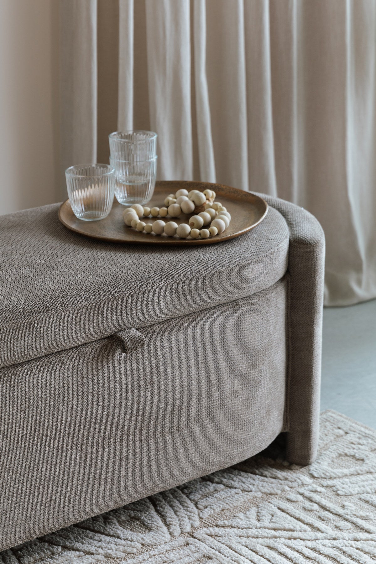 Bank Miro in Grau präsentiert im Onlineshop von KAQTU Design AG. Sitzbank ist von White Label Living