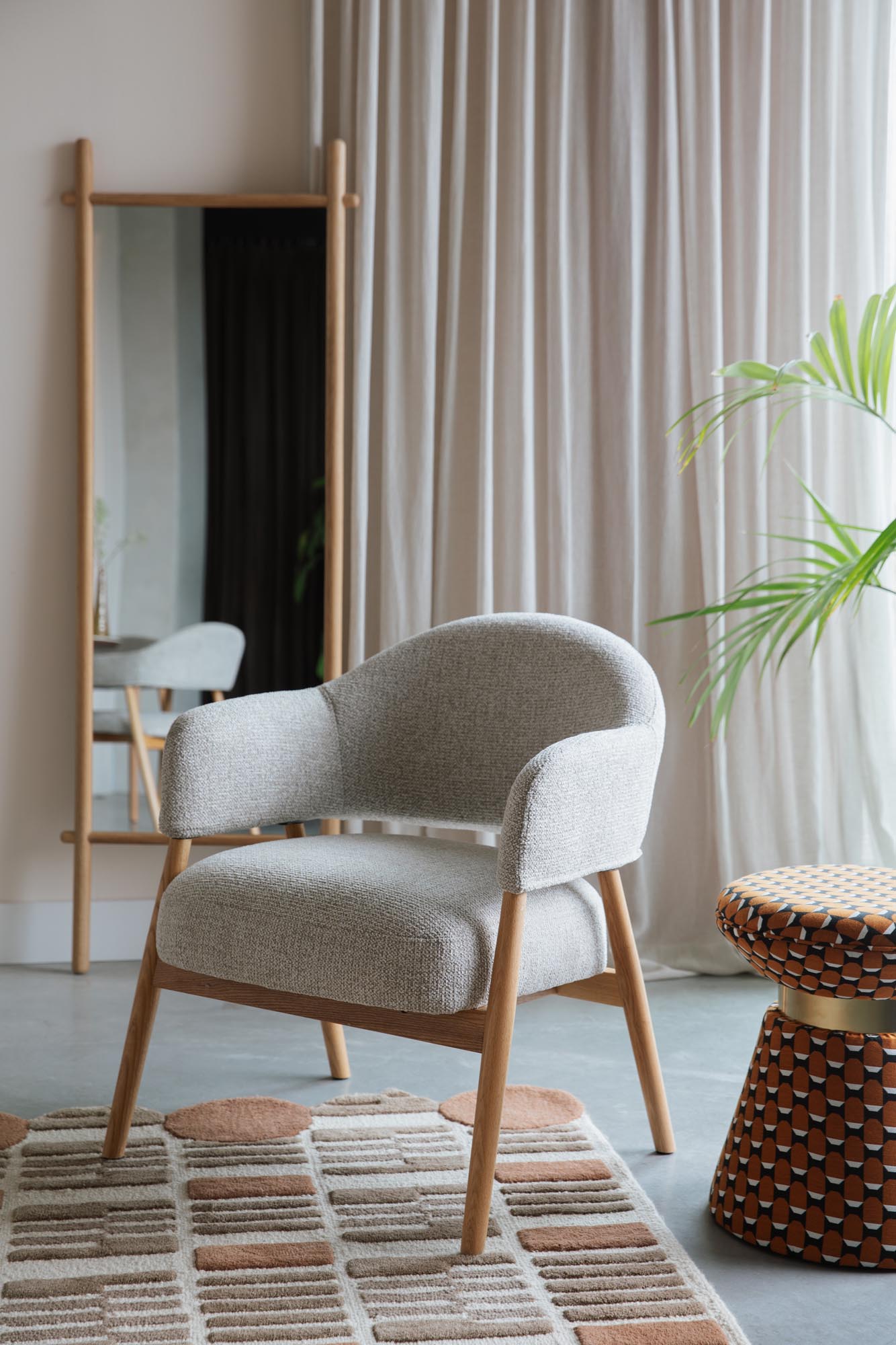 Der Sessel Indy Light Brown von White Label Living vereint elegantes Design mit optimalem Sitzkomfort. Ideal für jeden Raum!