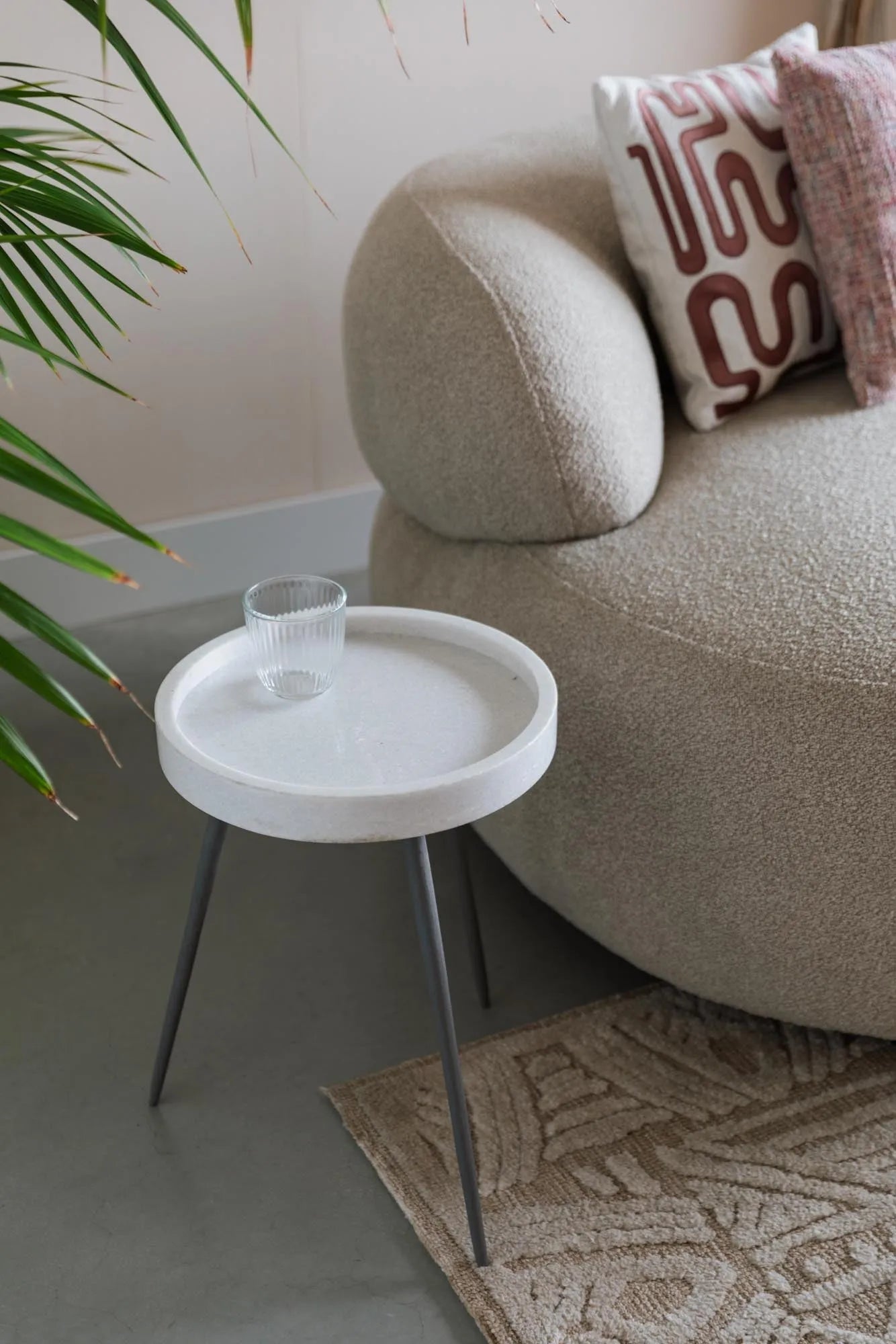 Beistelltisch Karrara White in Weiss präsentiert im Onlineshop von KAQTU Design AG. Beistelltisch ist von White Label Living