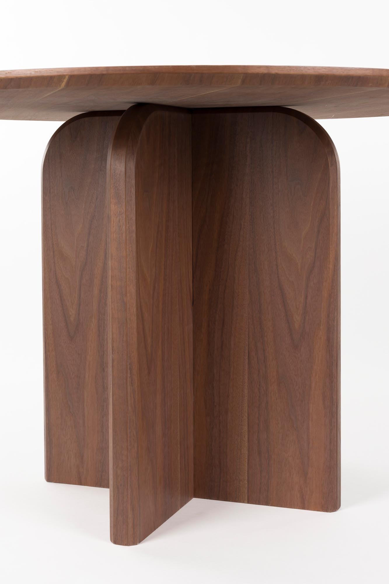 Stilvoller Esstisch Laurent Walnut von White Label Living – perfekt für gemütliche Dinner, aus langlebigem MDF, passt in jedes Zuhause.