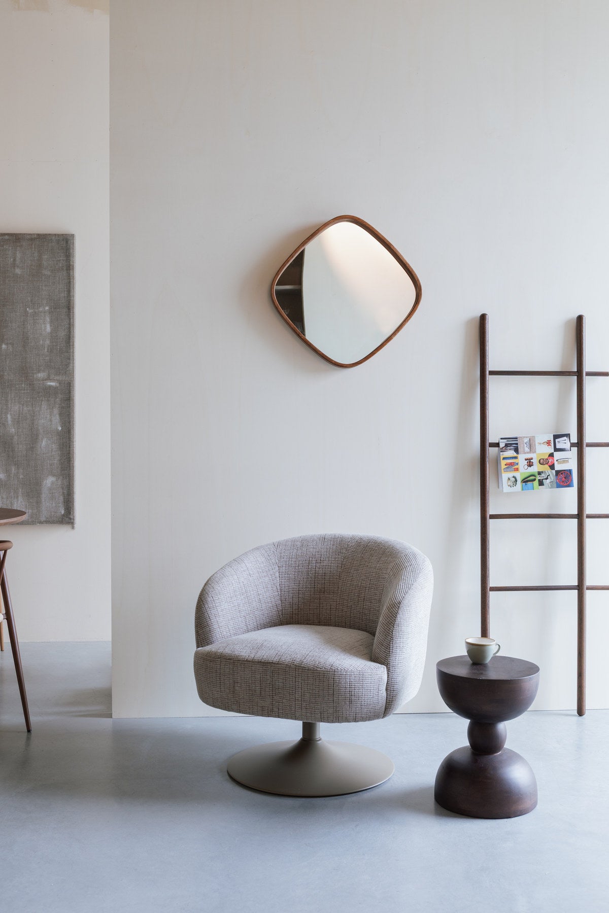 Sessel Renate in Braun präsentiert im Onlineshop von KAQTU Design AG. Drehsessel ist von White Label Living