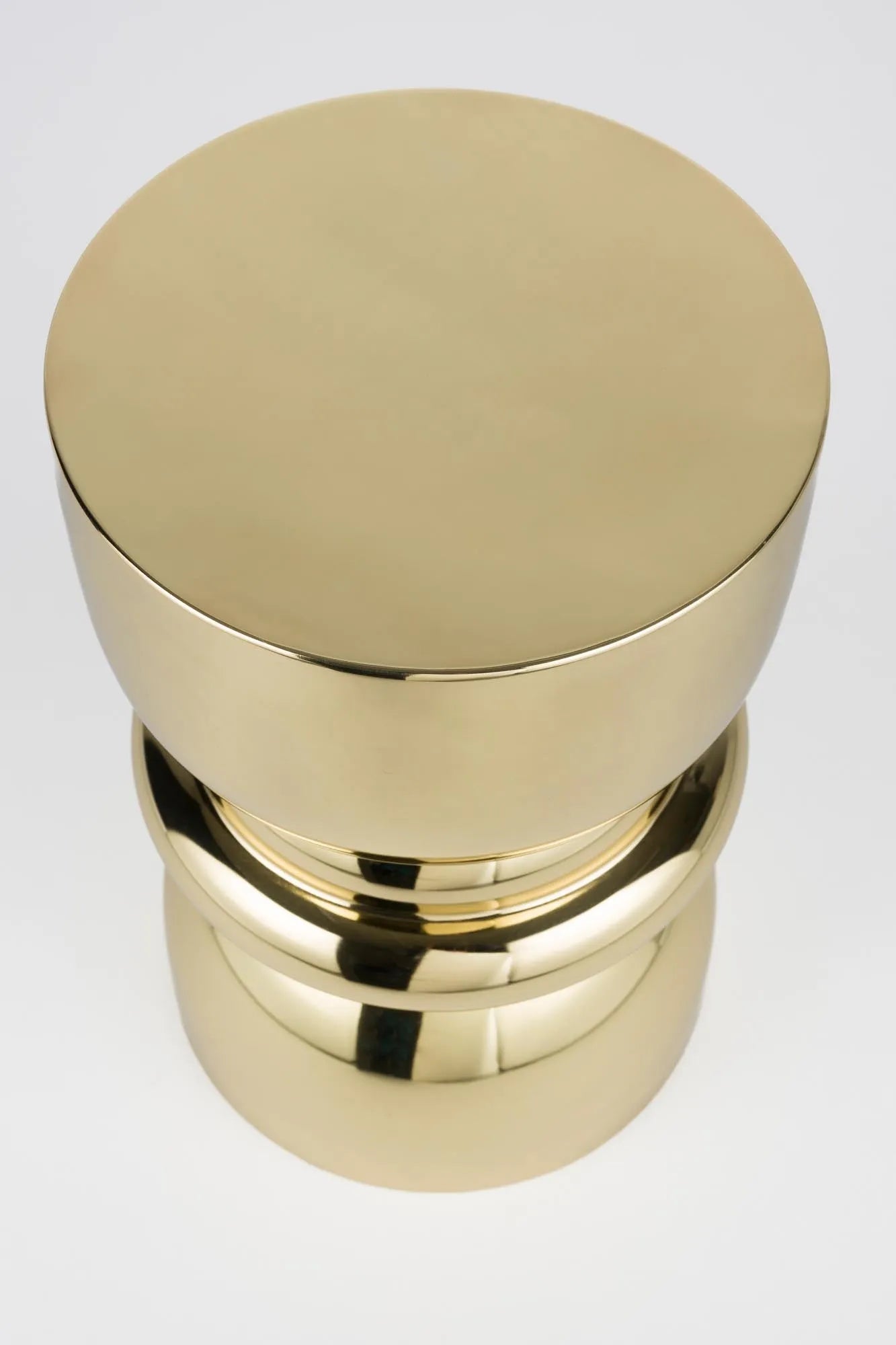 Beistelltisch Kinga Gold in Gold präsentiert im Onlineshop von KAQTU Design AG. Beistelltisch ist von White Label Living