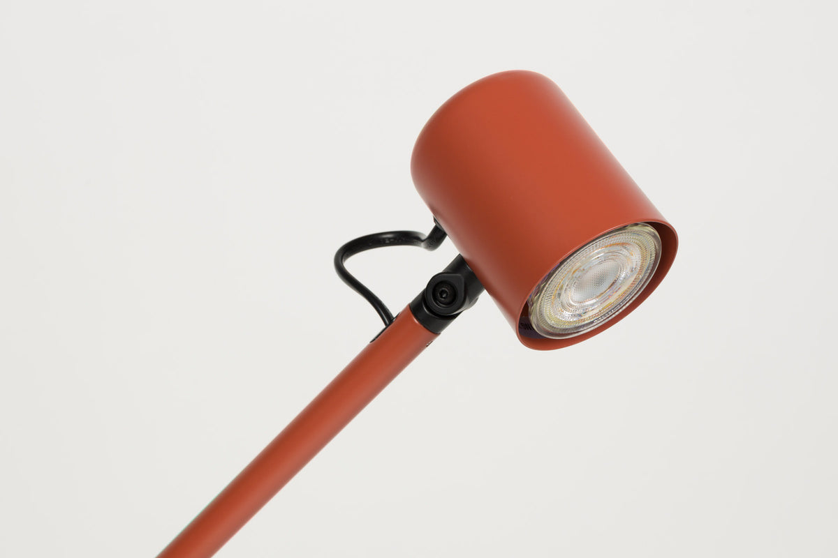 Stehlampe Aero in Rot präsentiert im Onlineshop von KAQTU Design AG. Stehleuchte ist von White Label Living