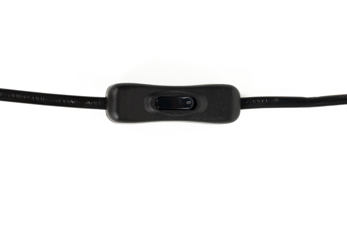 Stehlampe Aero in Grün präsentiert im Onlineshop von KAQTU Design AG. Stehleuchte ist von White Label Living