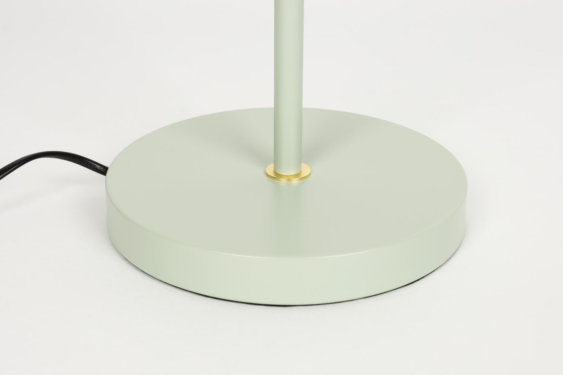 Stehlampe Aero in Grün präsentiert im Onlineshop von KAQTU Design AG. Stehleuchte ist von White Label Living