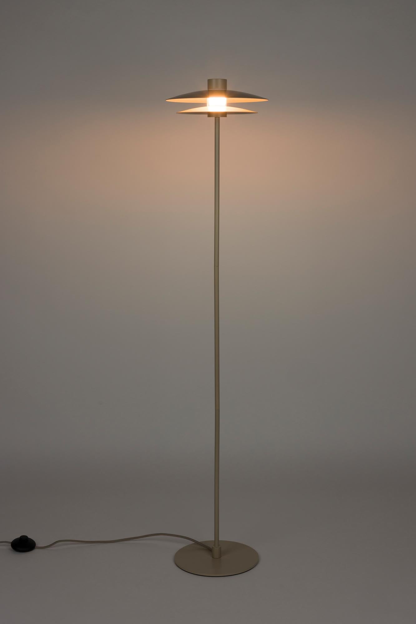 Stehleuchte Wubbo Beige in beige präsentiert im Onlineshop von KAQTU Design AG. Stehleuchte ist von White Label Living
