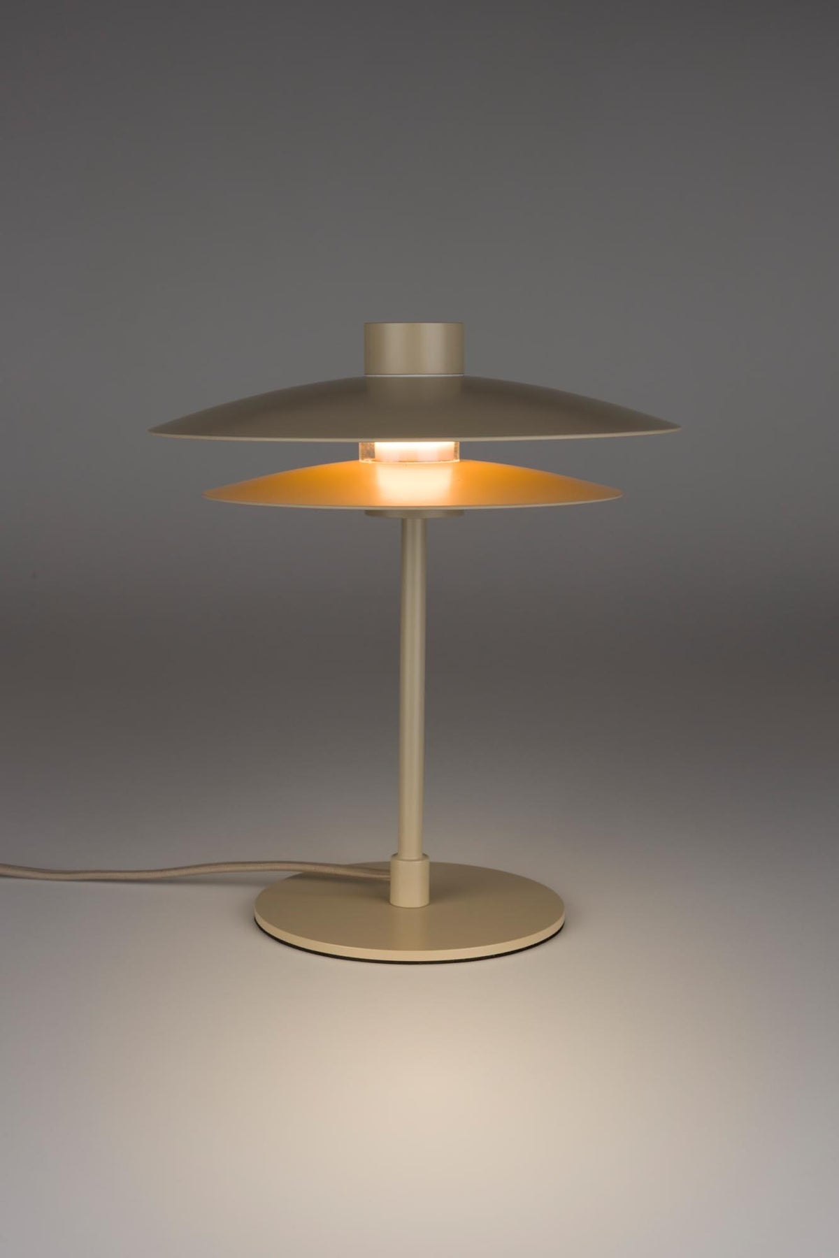 Tischleuchte Wubbo Beige in beige präsentiert im Onlineshop von KAQTU Design AG. Tischleuchte ist von White Label Living