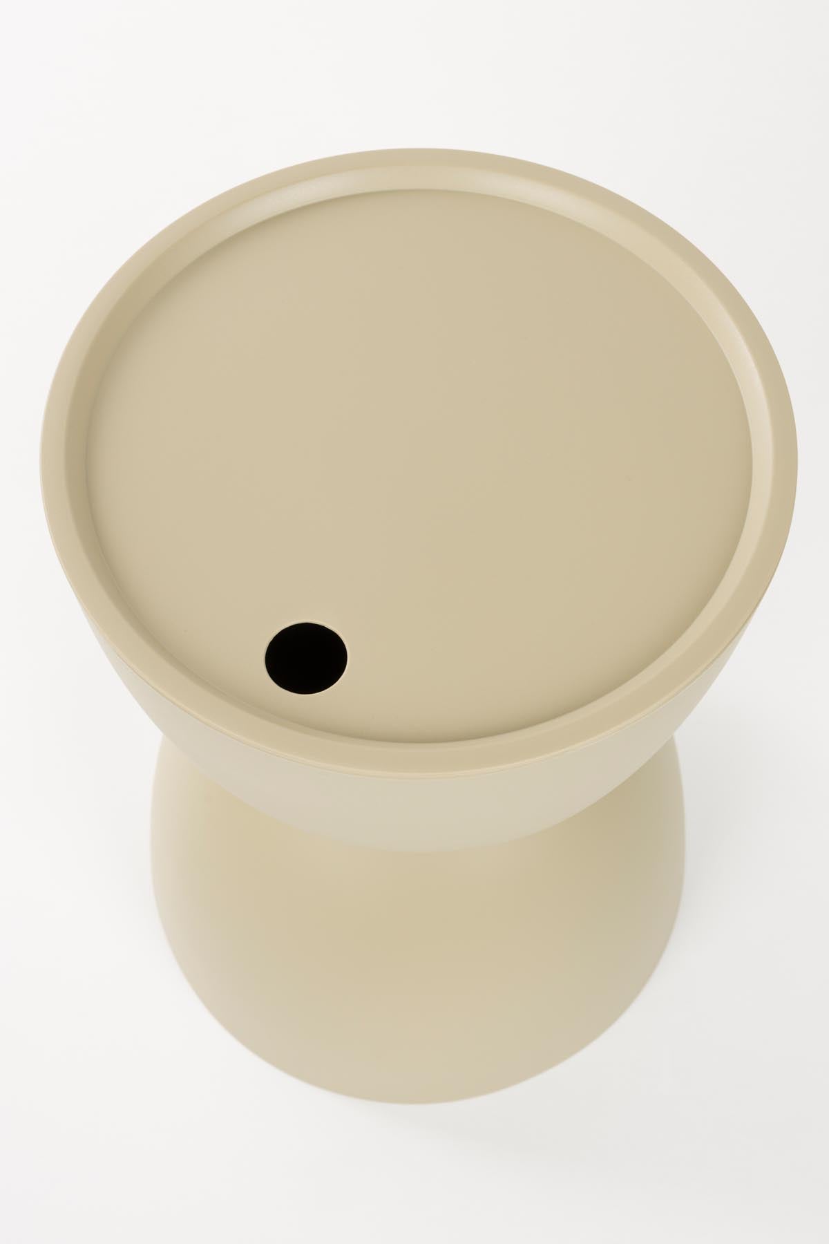 Beistelltisch Mara Outdoor in Beige aus mattem Kunststoff mit Sanduhr-Design und abnehmbarer Tischplatte, Outdoor-Möbel.