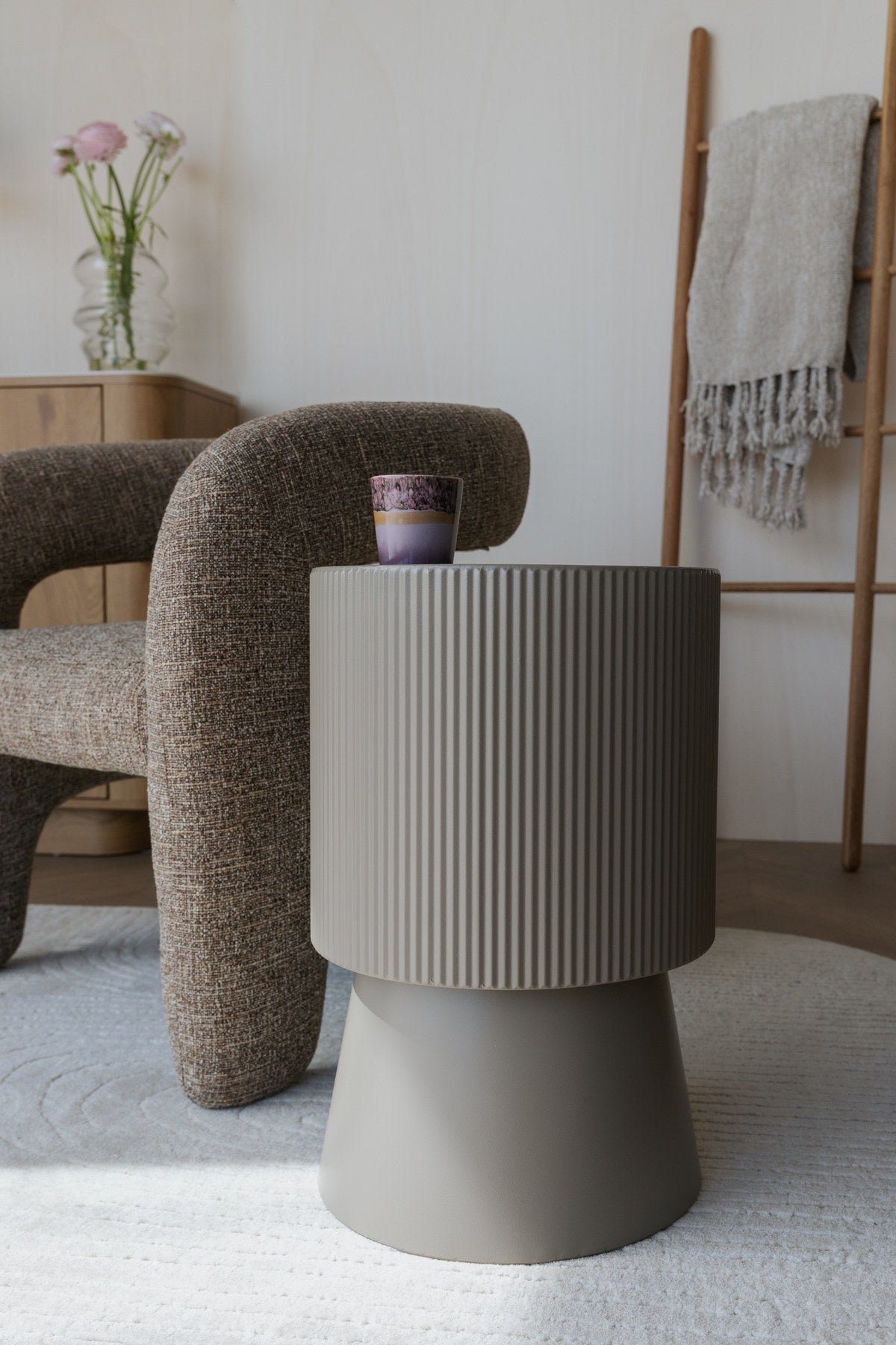 Beistelltisch Brian in beige präsentiert im Onlineshop von KAQTU Design AG. Beistelltisch ist von White Label Living