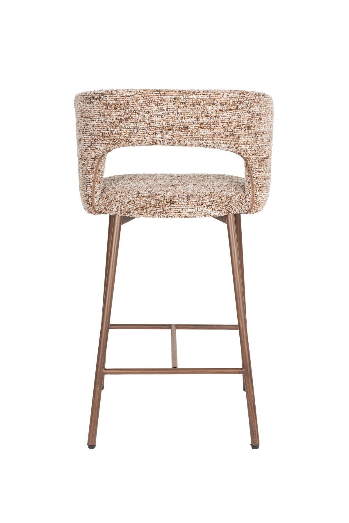 Barhocker Chelsea von White Label Living mit gepolstertem Sitz in Beige, Gestell aus Birkenholz mit bogenförmiger Rückenlehne.
