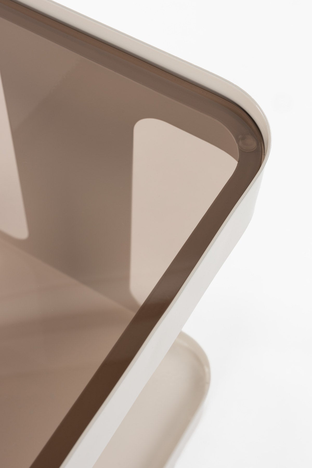 Beistelltisch Side Table Kubik in Taupe mit quadratischer Rauchglasplatte und Eisenrahmen