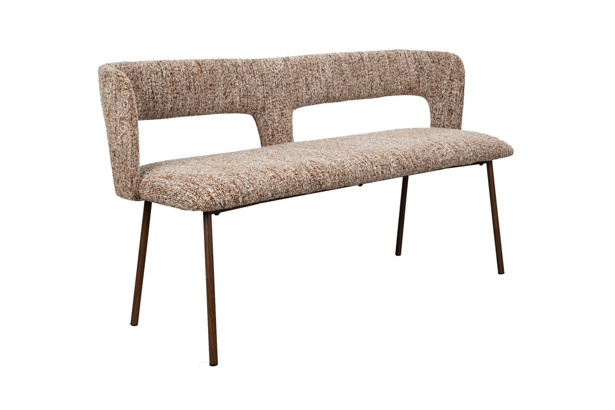Gepolsterte Sitzbank Chelsea Brown von White Label Living mit schlankem Gestell aus Birkenholz und brauner Sitzfläche, Frontalansicht.