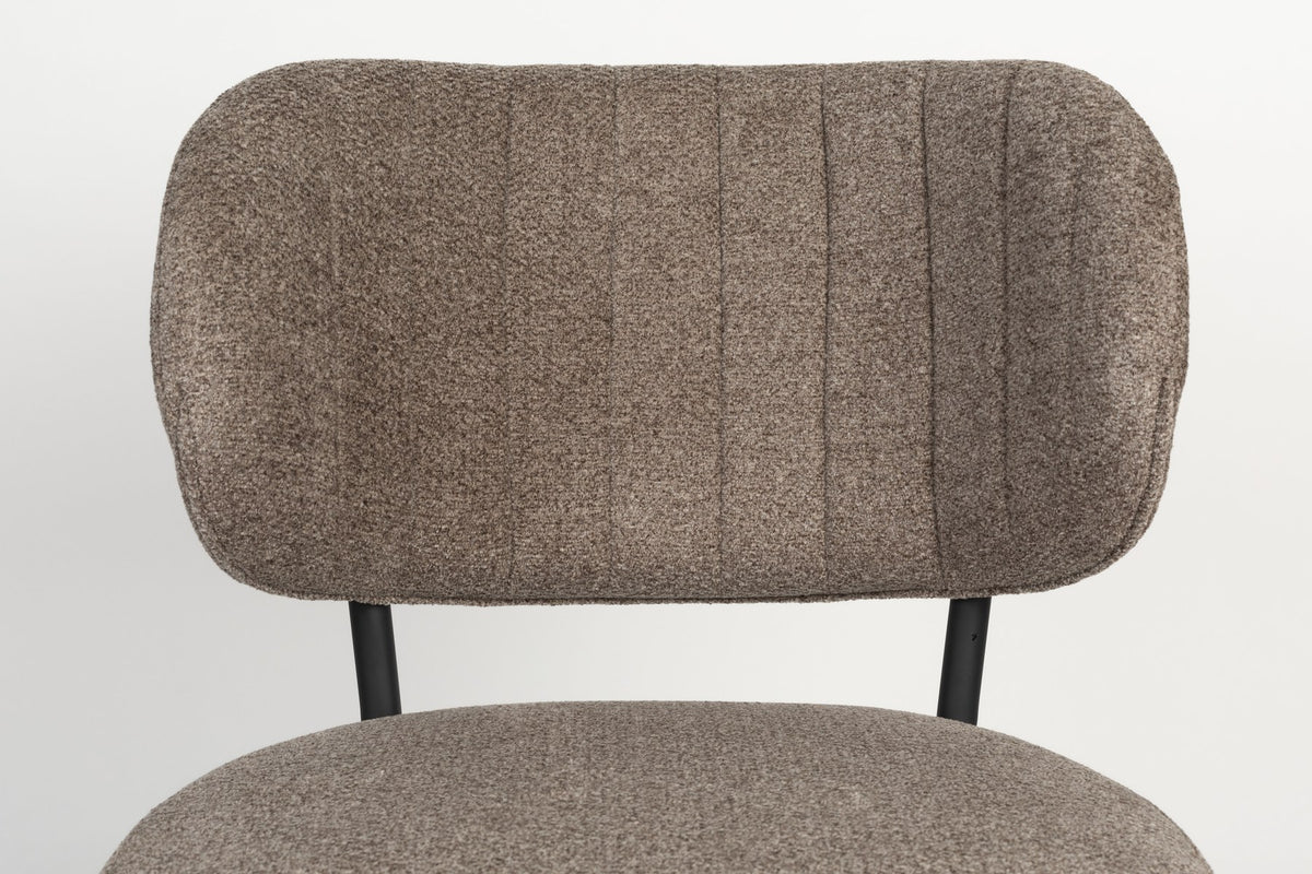 Braune Stuhl Sanne Brownie mit gepolstertem Sitz aus Polyester-Gewebe, Schale aus Birkensperrholz und Stahlrahmen, für den Innenbereich.