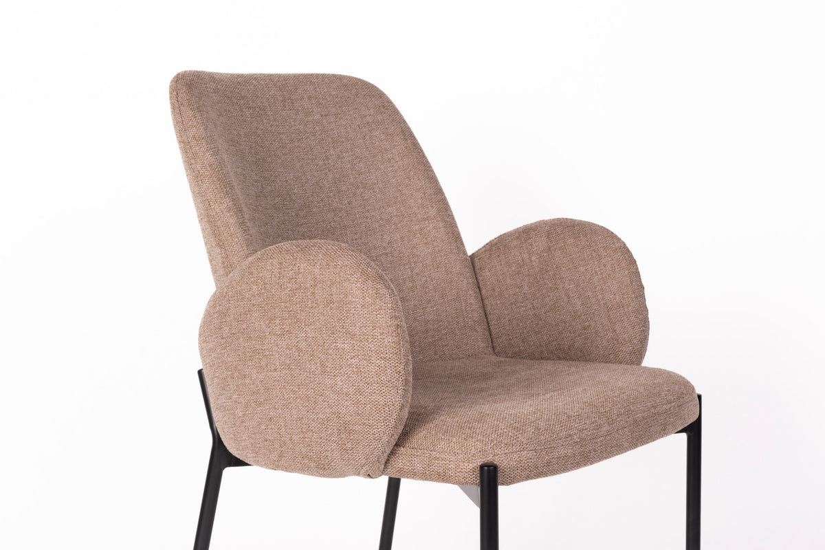 Tjarda Stuhl Braun in Braun präsentiert im Onlineshop von KAQTU Design AG. Stuhl mit Armlehne ist von White Label Living