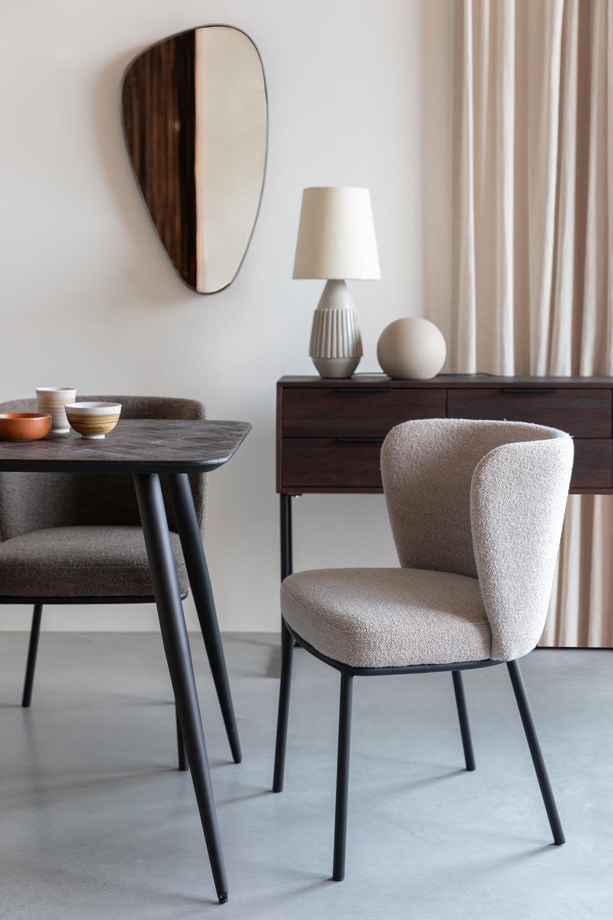 Guus Stuhl Braun in Braun präsentiert im Onlineshop von KAQTU Design AG. Schalenstuhl ist von White Label Living