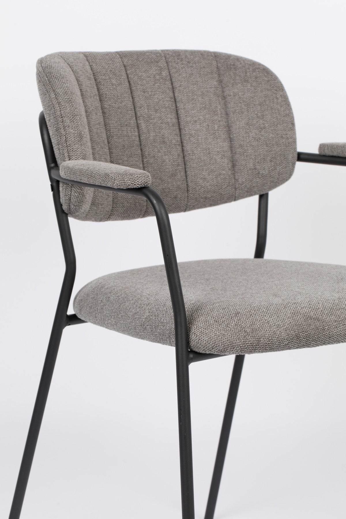 Armlehnstuhl Jolien gepolstert in Grau präsentiert im Onlineshop von KAQTU Design AG. Stuhl mit Armlehne ist von White Label Living