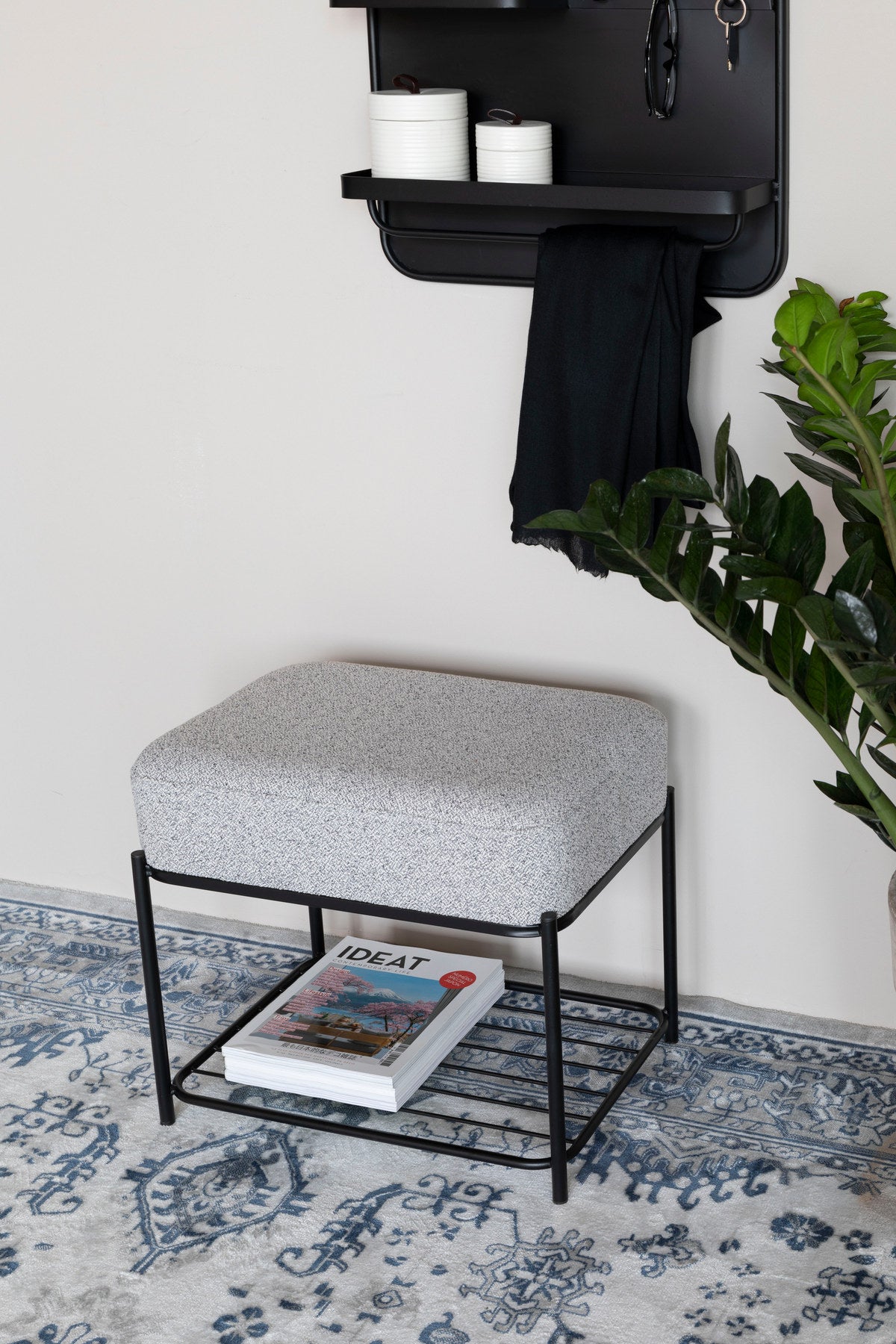 Hocker Milou in Grau/Schwarz präsentiert im Onlineshop von KAQTU Design AG. Hocker ist von White Label Living