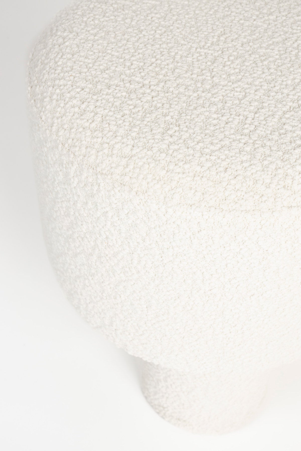 Hocker Marcos in Weiss präsentiert im Onlineshop von KAQTU Design AG. Hocker ist von White Label Living