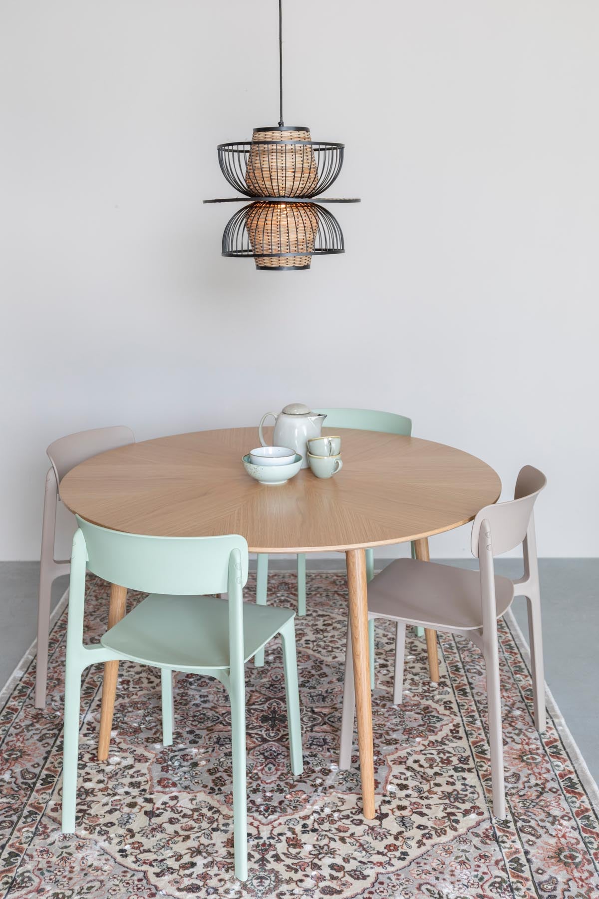 Tisch Fabio rund in Natur präsentiert im Onlineshop von KAQTU Design AG. Esstisch ist von White Label Living