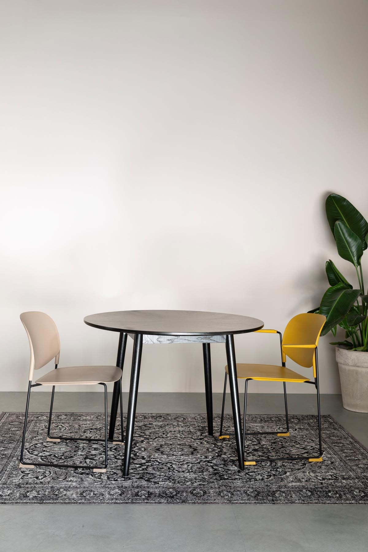 Tisch Fabio rund in Schwarz präsentiert im Onlineshop von KAQTU Design AG. Esstisch ist von White Label Living