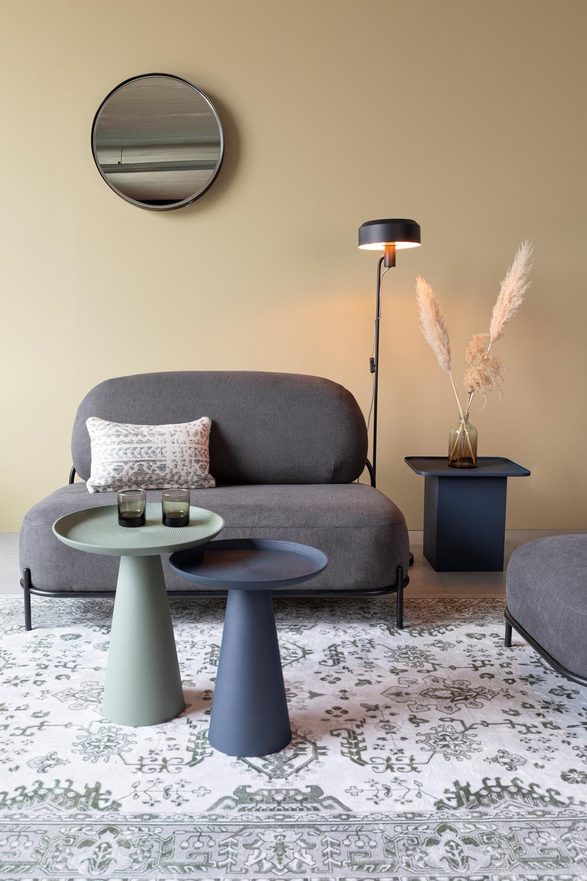 Beistelltisch Ringar in Blau präsentiert im Onlineshop von KAQTU Design AG. Beistelltisch ist von White Label Living