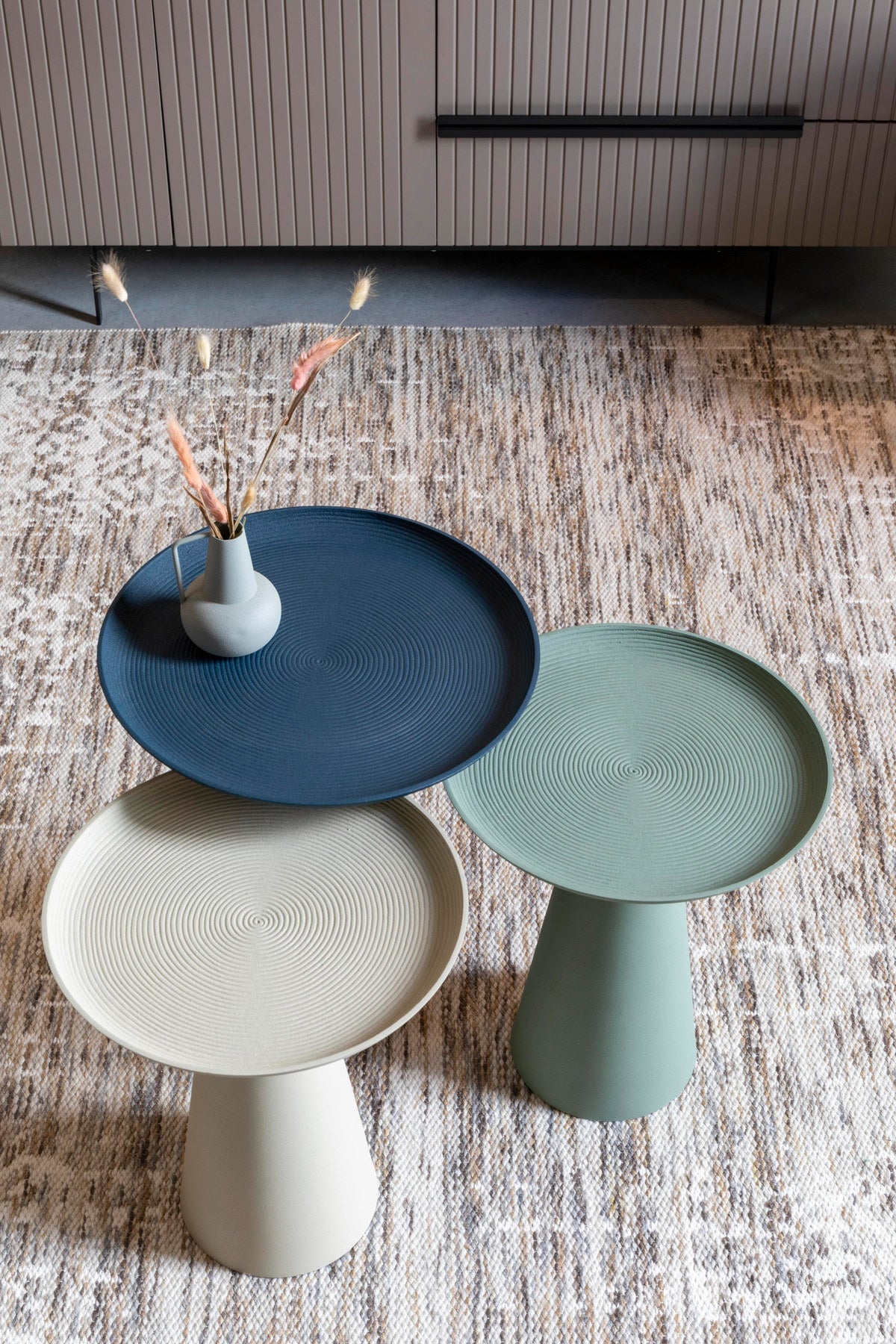 Beistelltisch Ringar in Elfenbein präsentiert im Onlineshop von KAQTU Design AG. Beistelltisch ist von White Label Living