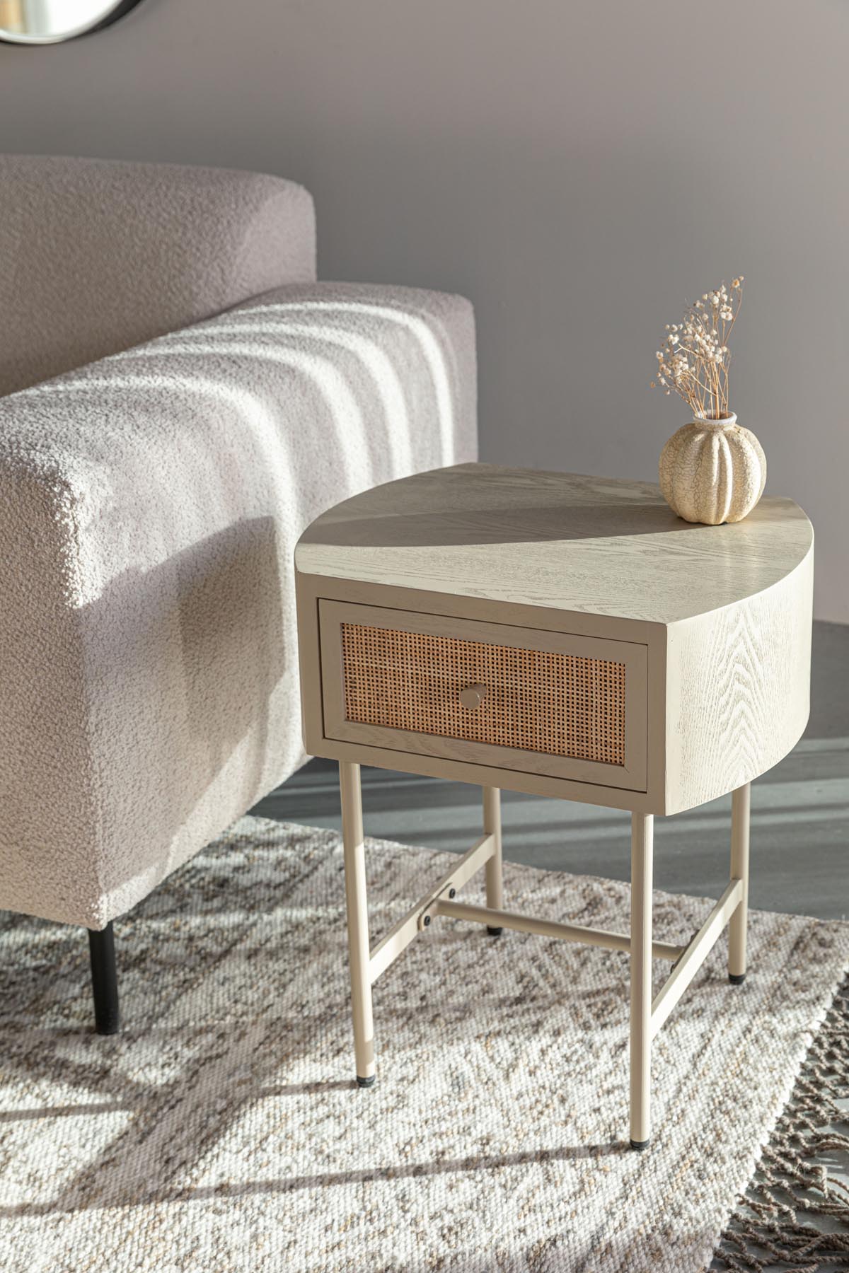 Beistelltisch AMAYA in beige präsentiert im Onlineshop von KAQTU Design AG. Beistelltisch ist von White Label Living