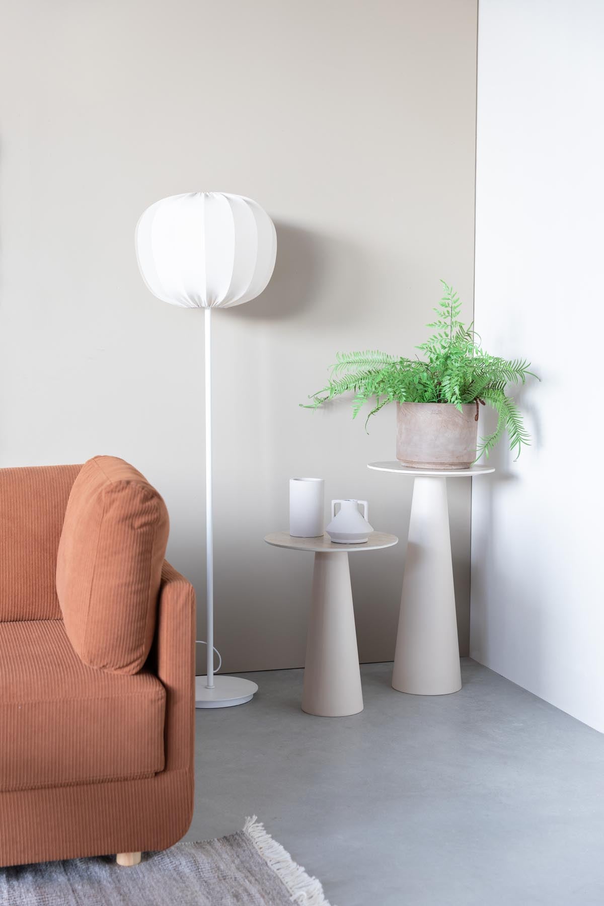Joya Beistelltisch niedrig in beige präsentiert im Onlineshop von KAQTU Design AG. Beistelltisch ist von White Label Living