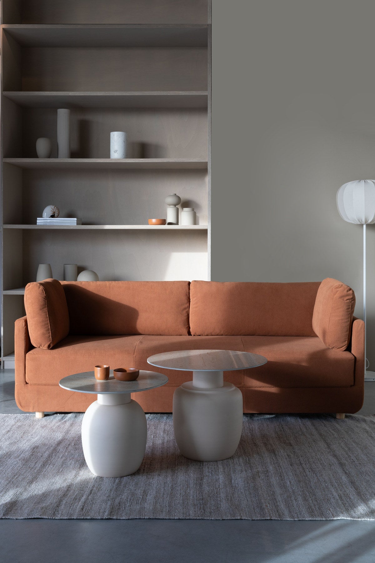Karula Beistelltisch niedrig in beige präsentiert im Onlineshop von KAQTU Design AG. Beistelltisch ist von White Label Living