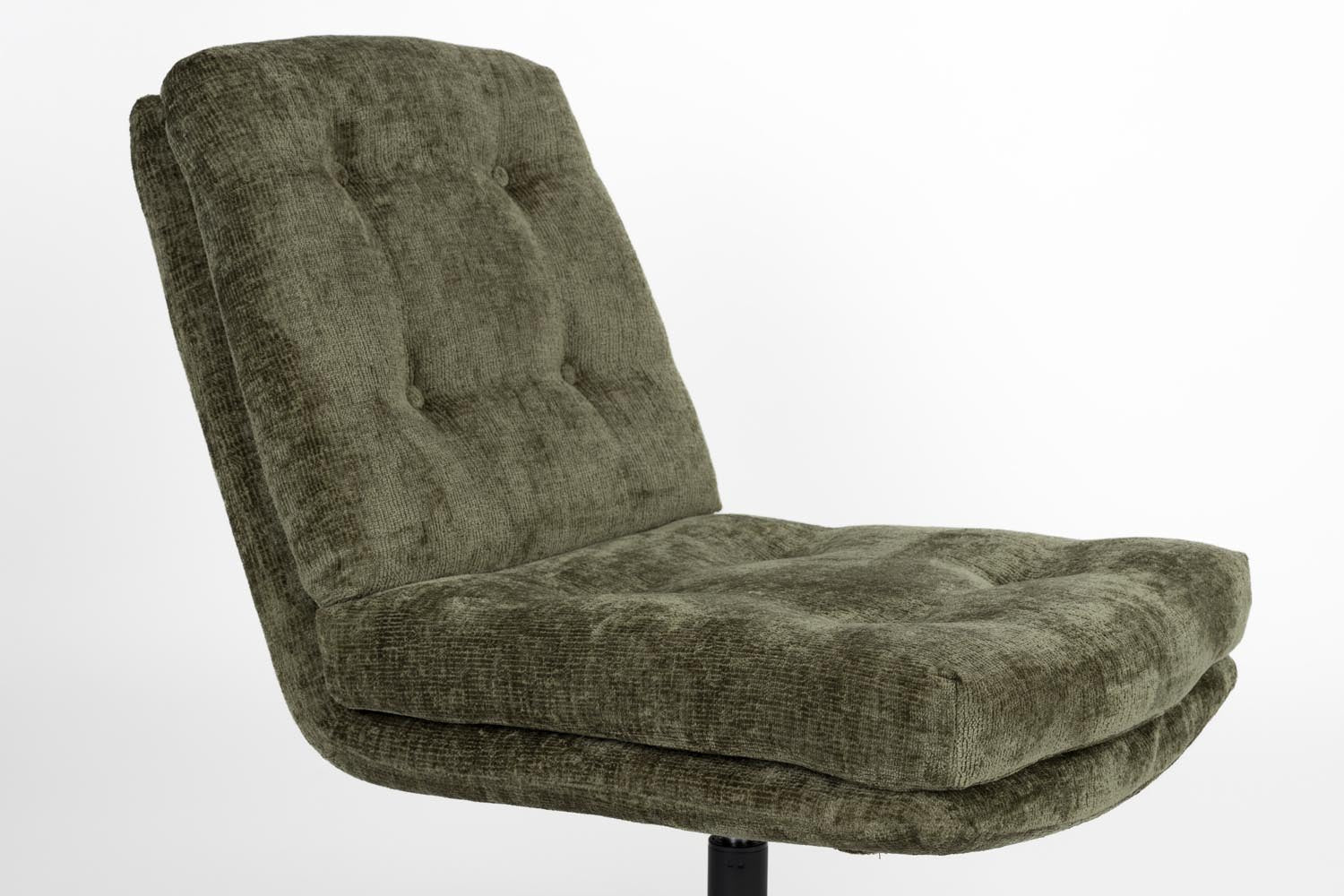 Der Kai Sessel von White Label Living kombiniert modernes Design mit Komfort, ideal für stilvolle Wohnräume.