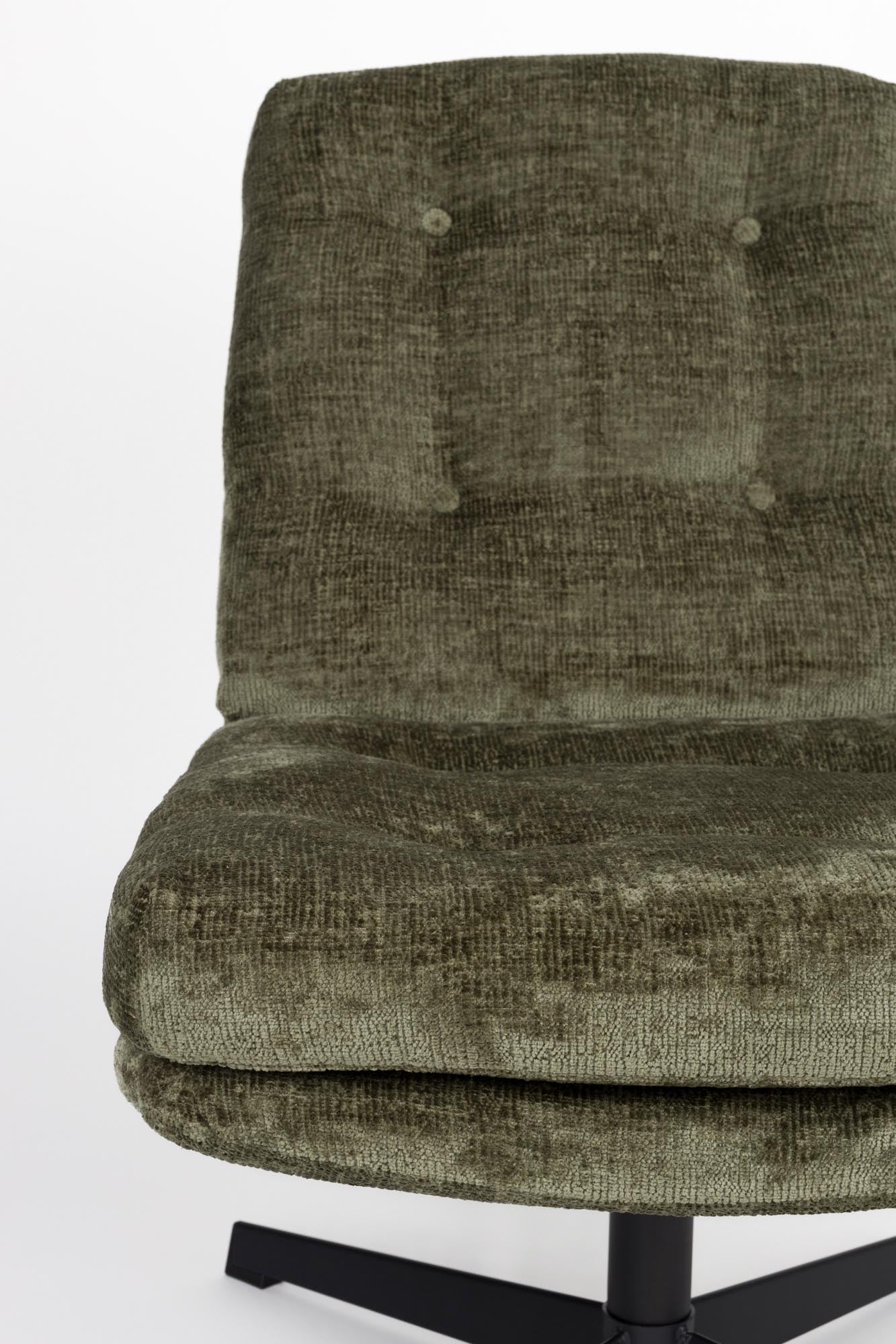 Der Kai Sessel von White Label Living bietet zeitgemäßen Stil und Bequemlichkeit für moderne Wohnräume.