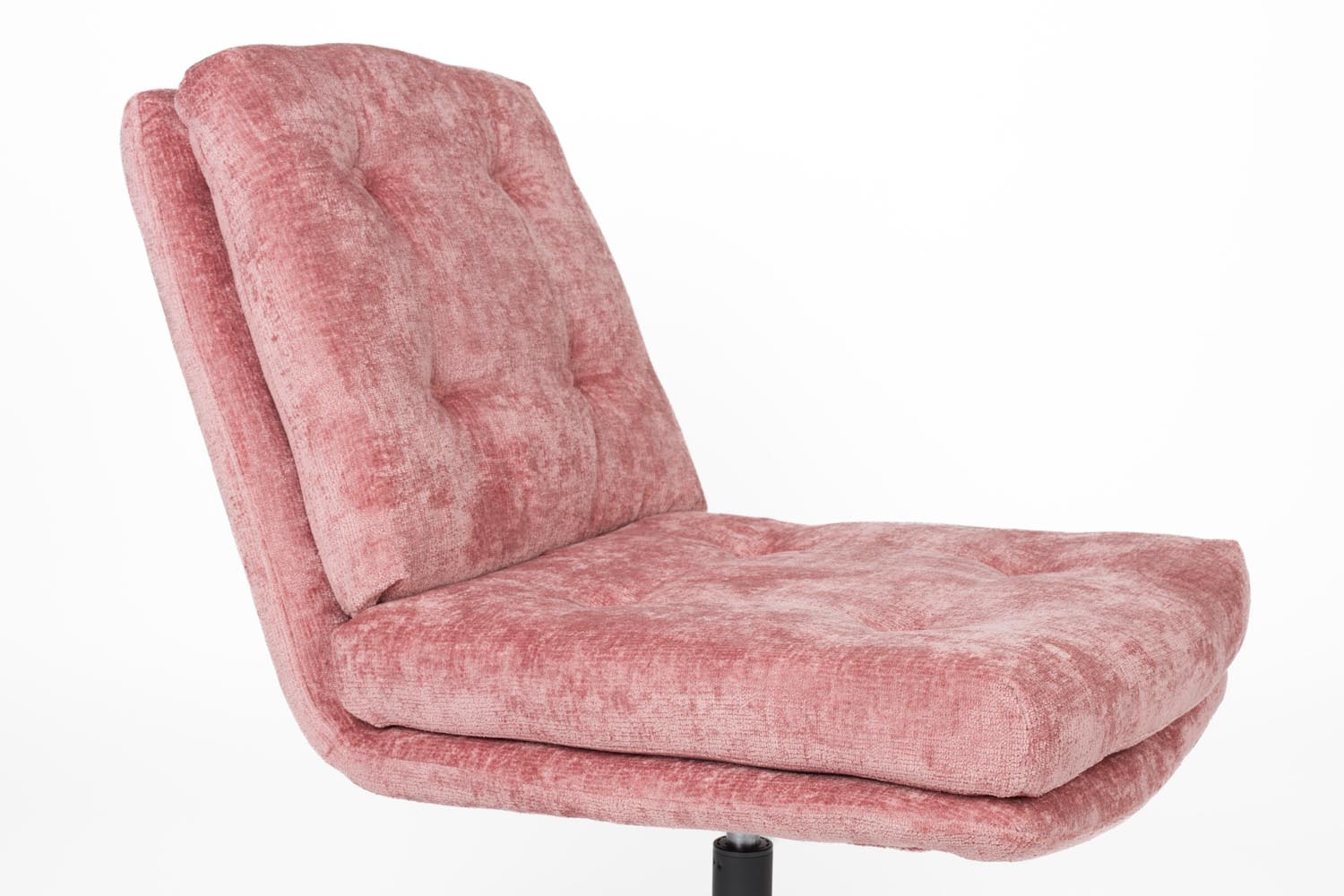 Der Kai Sessel von White Label Living kombiniert modernes Design mit Komfort, ideal für stilvolle Wohnräume.