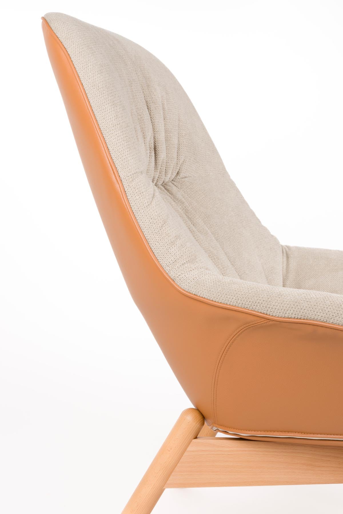 Loungesessel Duke in beige präsentiert im Onlineshop von KAQTU Design AG. Sessel ist von White Label Living