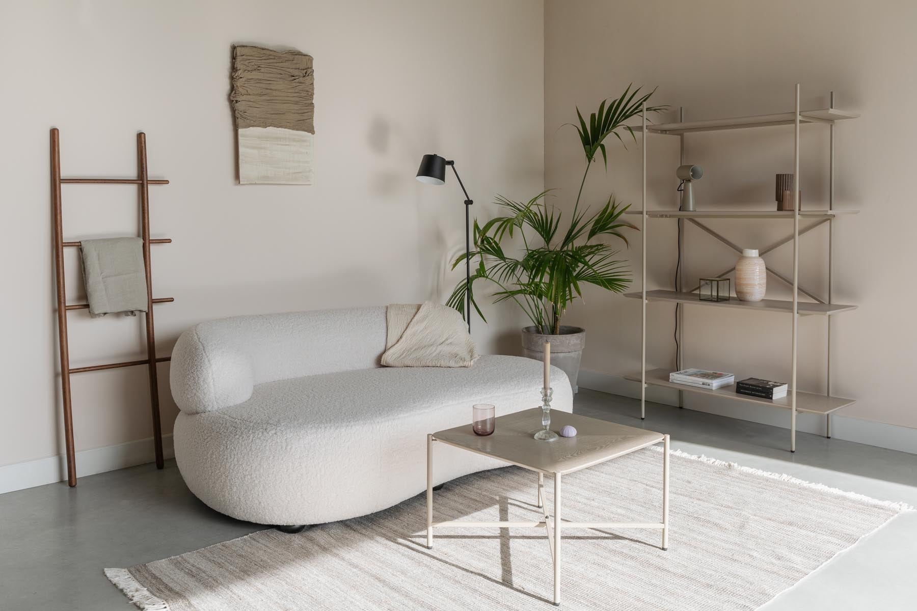 Sofa Noxx in White präsentiert im Onlineshop von KAQTU Design AG. 4er Sofa ist von White Label Living