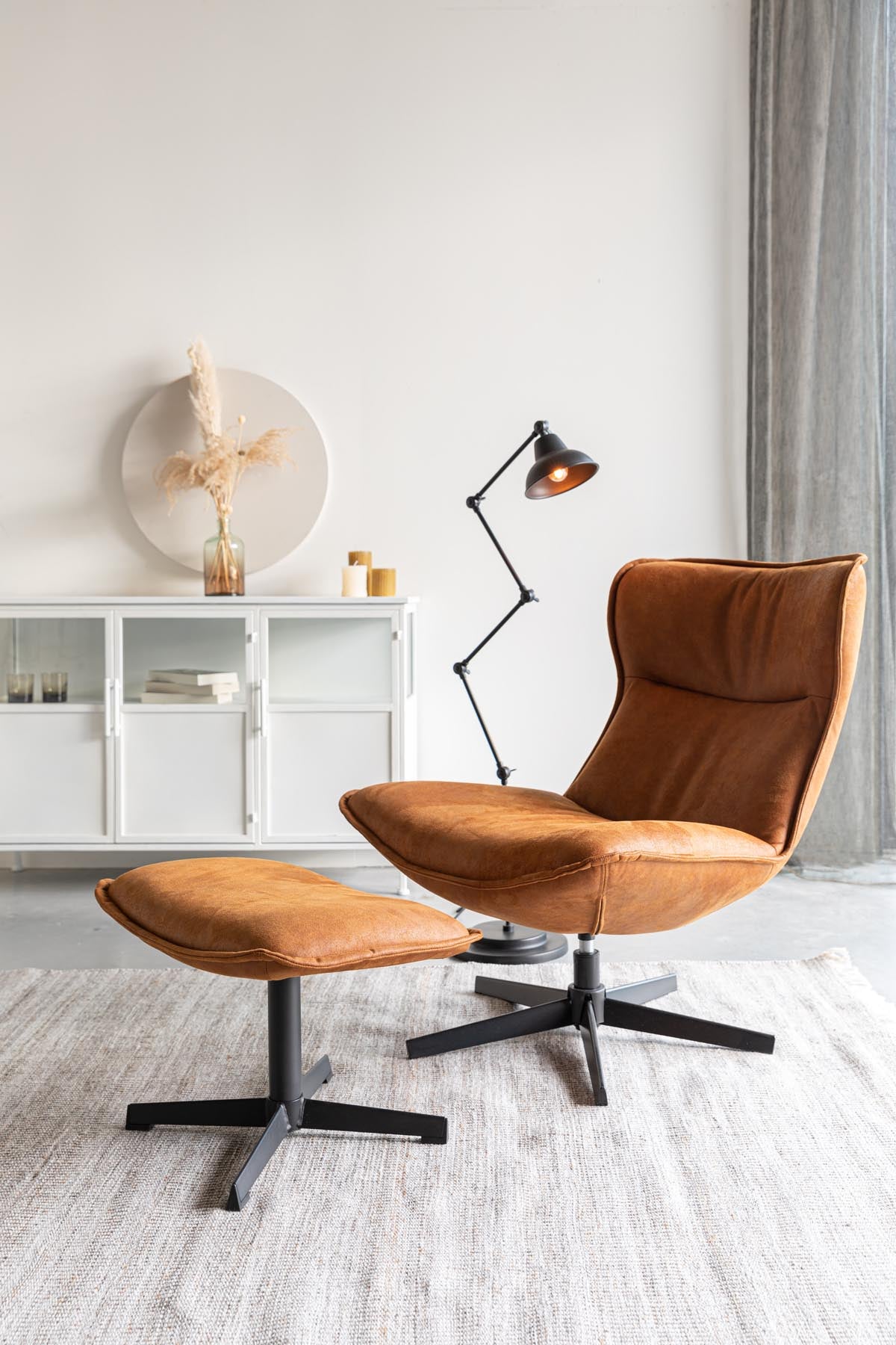 HOCKER JOHN in Cognac präsentiert im Onlineshop von KAQTU Design AG. Ottoman ist von White Label Living