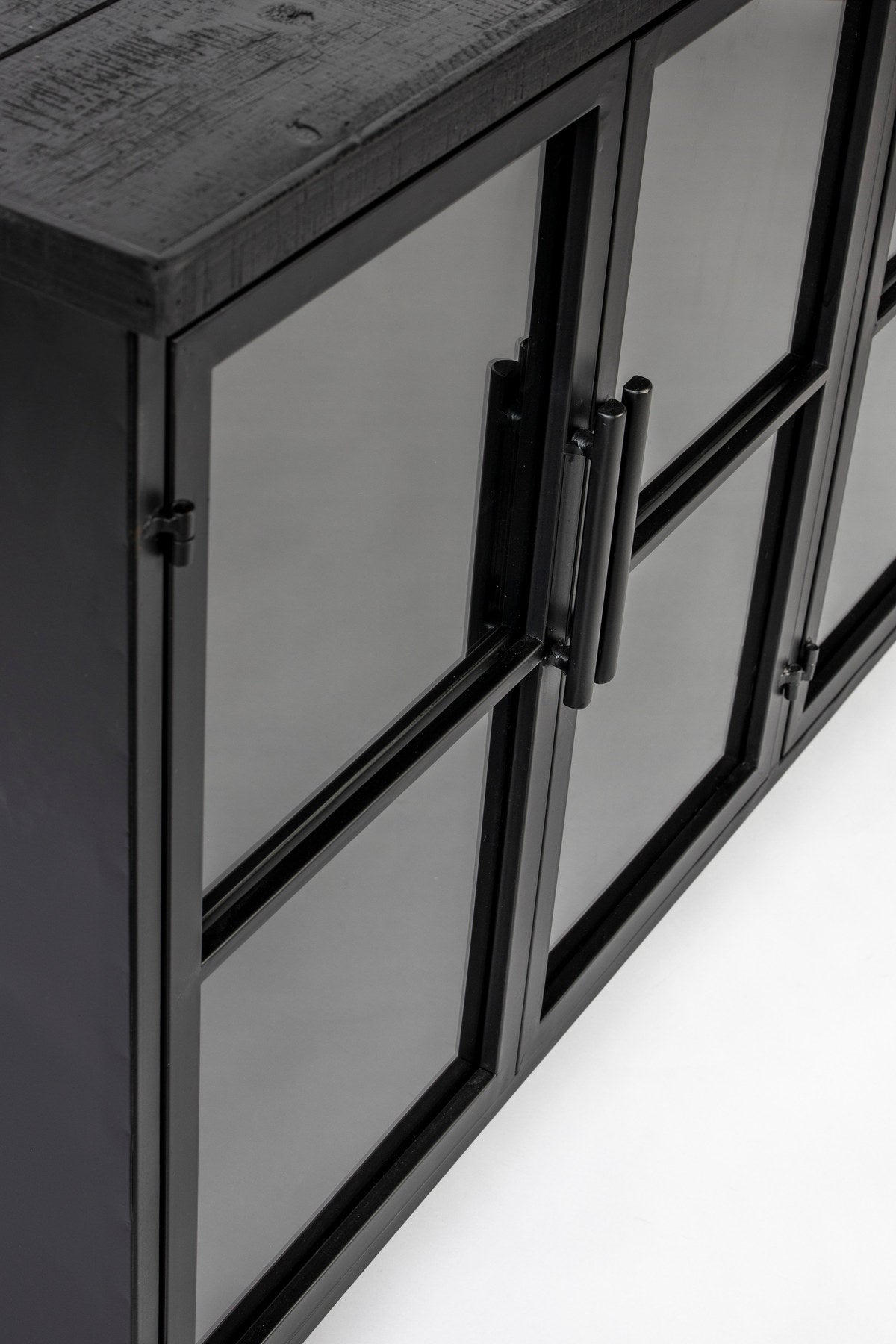 Cabinet FERRE in Schwarz präsentiert im Onlineshop von KAQTU Design AG. Vitrine ist von White Label Living