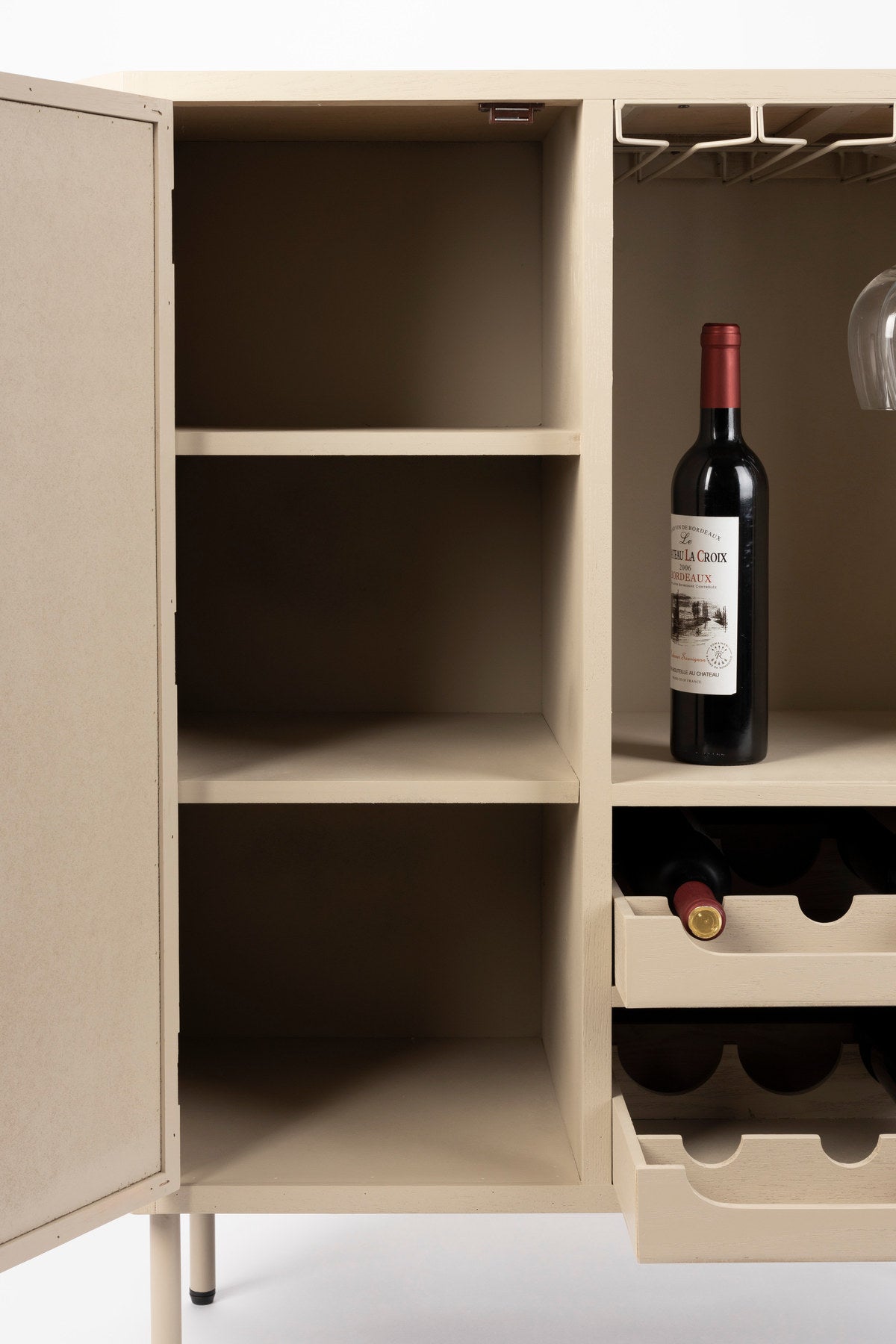 Wein CABINET AMAYA LOW in beige präsentiert im Onlineshop von KAQTU Design AG. Weinregal ist von White Label Living