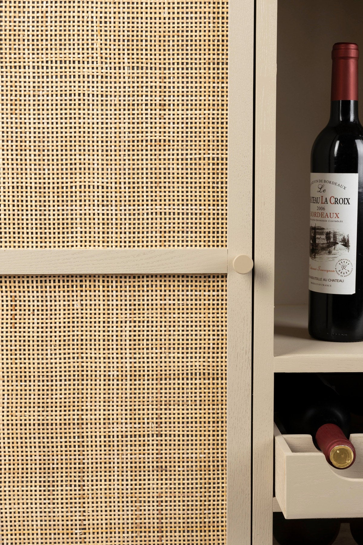 Wein CABINET AMAYA LOW in beige präsentiert im Onlineshop von KAQTU Design AG. Weinregal ist von White Label Living