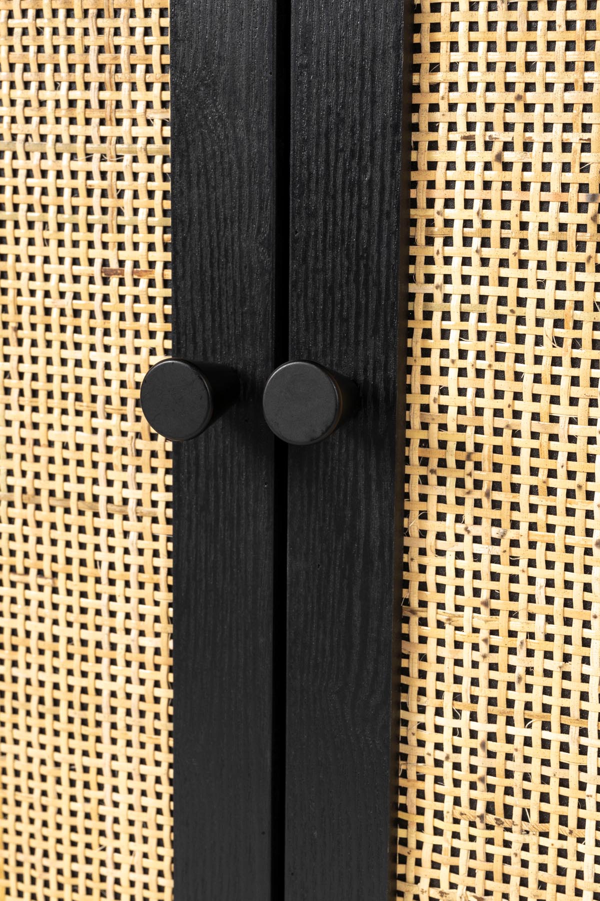 Sideboard Guuji in Schwarz/Natur präsentiert im Onlineshop von KAQTU Design AG. Sideboard ist von White Label Living