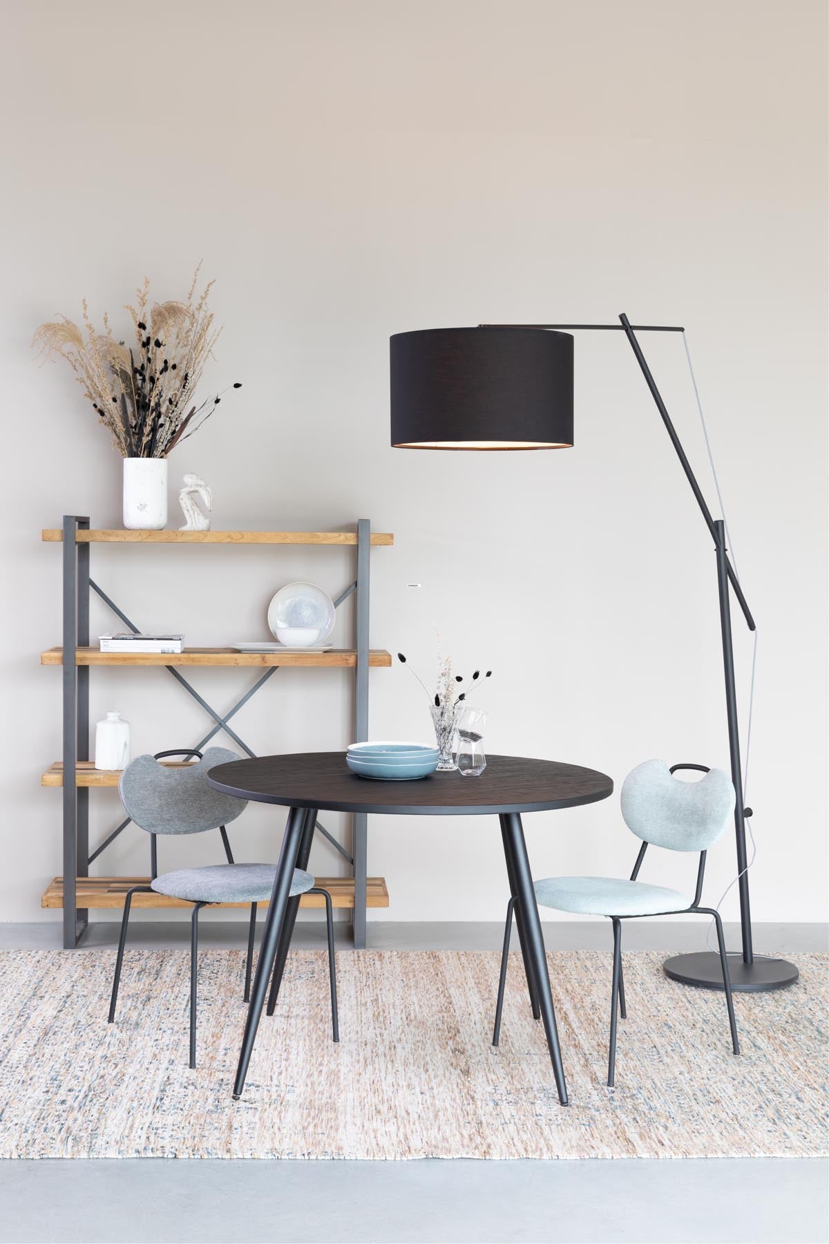 Stehleuchte TOKIO in Schwarz präsentiert im Onlineshop von KAQTU Design AG. Stehleuchte ist von White Label Living