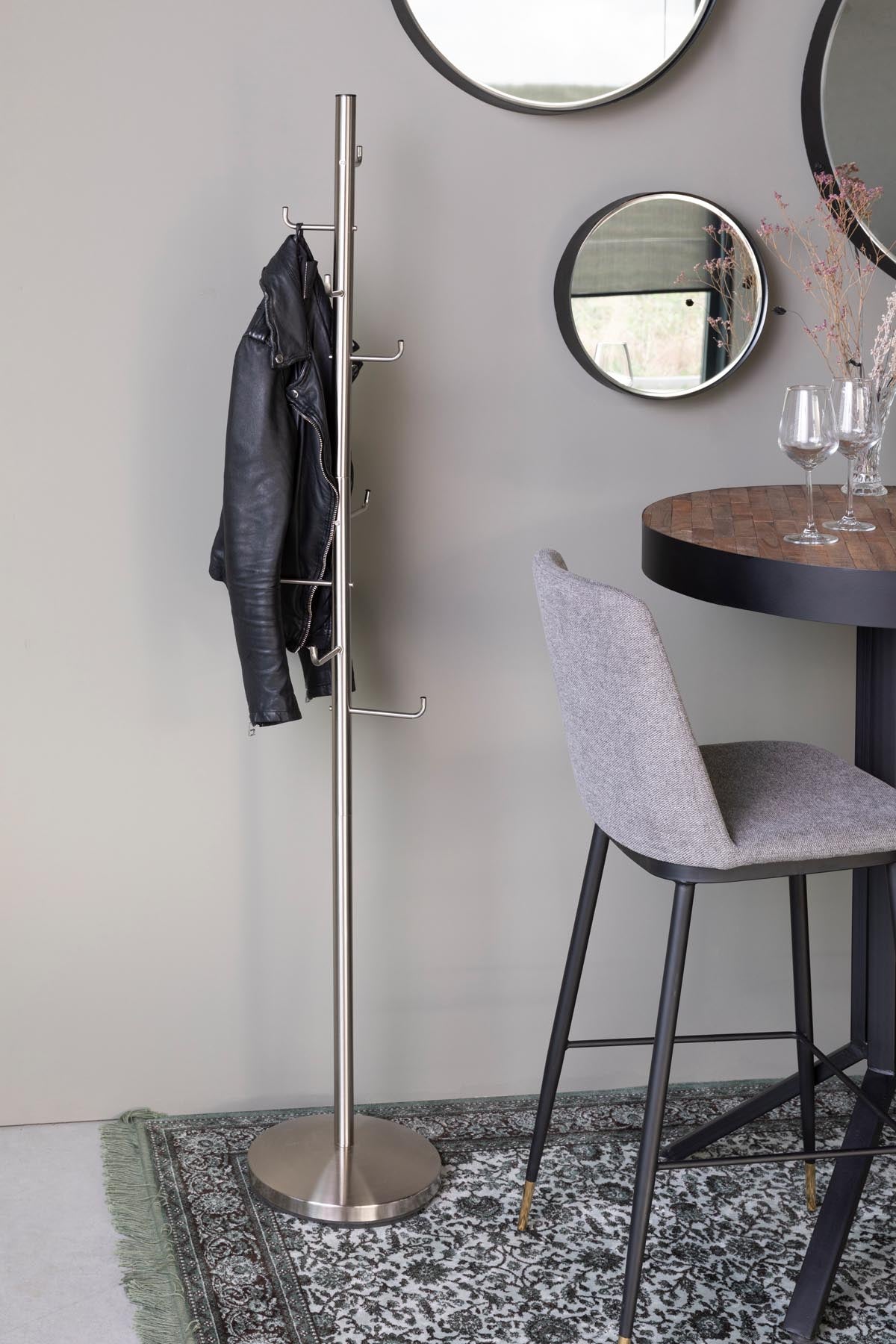 Kleiderständer HOOKED in Silber präsentiert im Onlineshop von KAQTU Design AG. Kleiderständer ist von White Label Living
