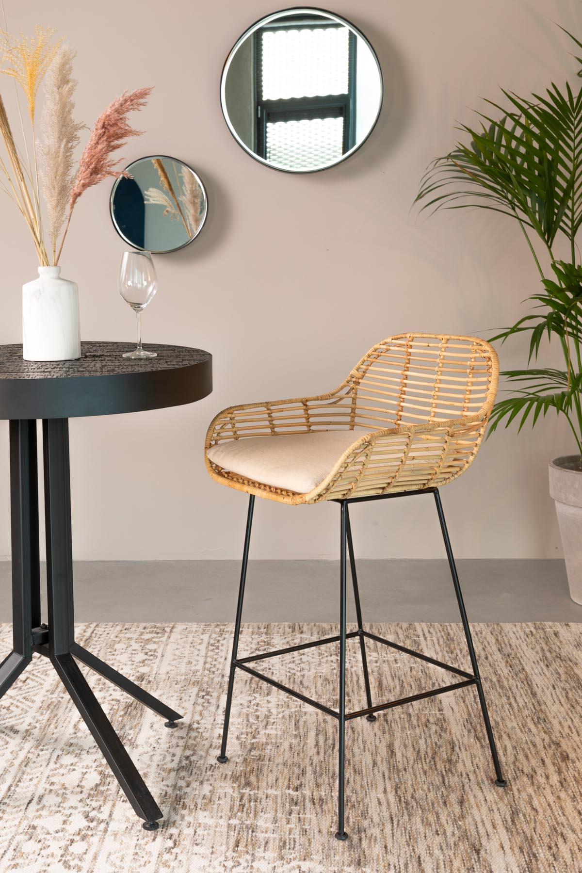 Spiegel Raj in Schwarz präsentiert im Onlineshop von KAQTU Design AG. Spiegel ist von White Label Living