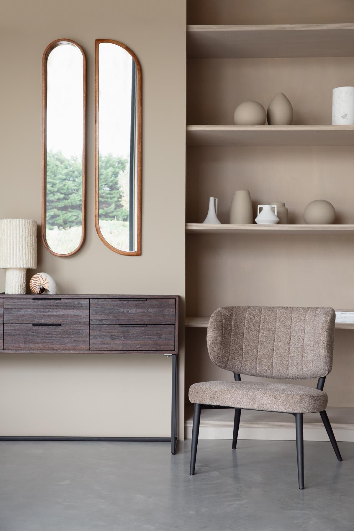 Nyko-Spiegel in beige präsentiert im Onlineshop von KAQTU Design AG. Wandspiegel ist von White Label Living