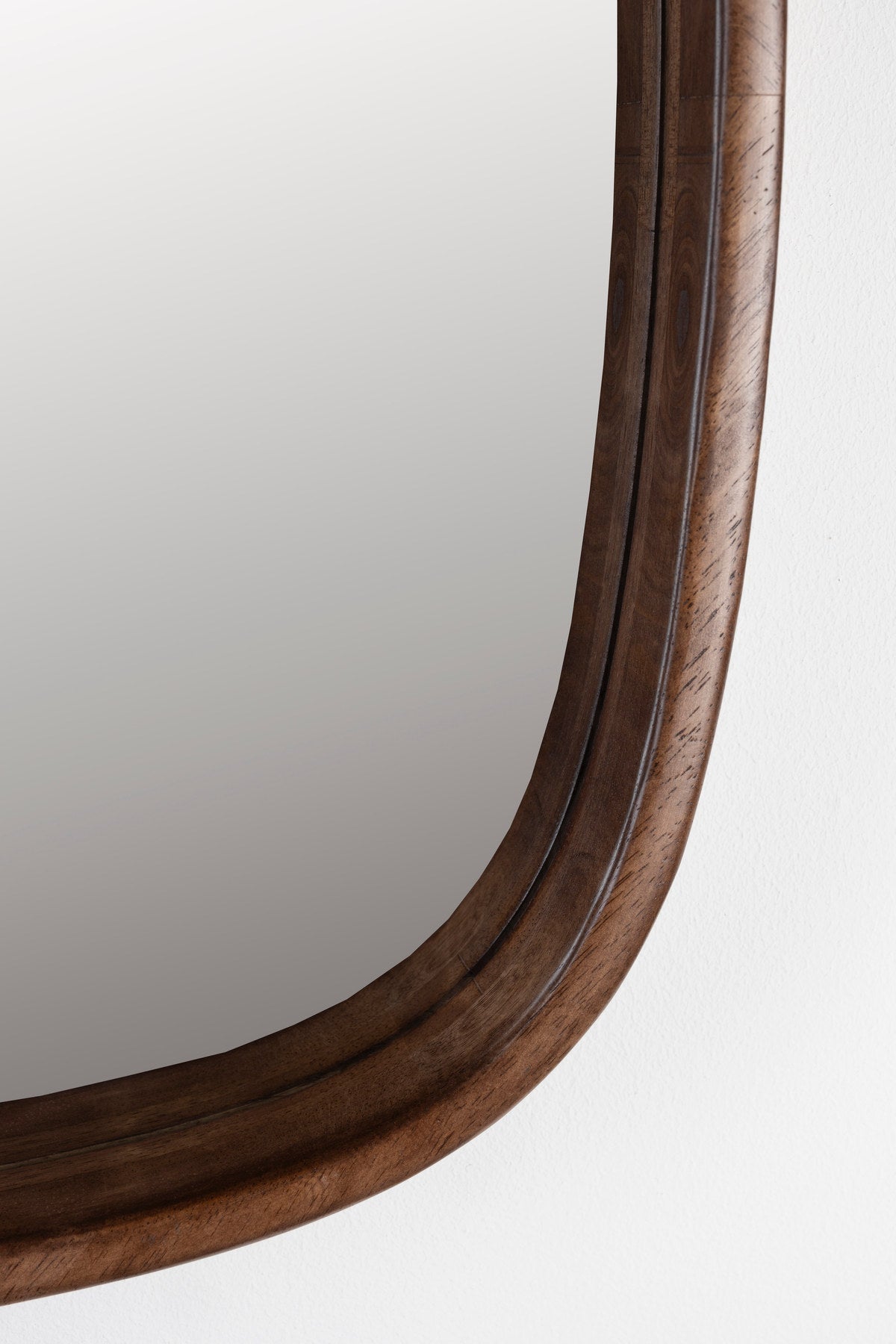 Nyko Spiegel Quadratisch in beige präsentiert im Onlineshop von KAQTU Design AG. Wandspiegel ist von White Label Living