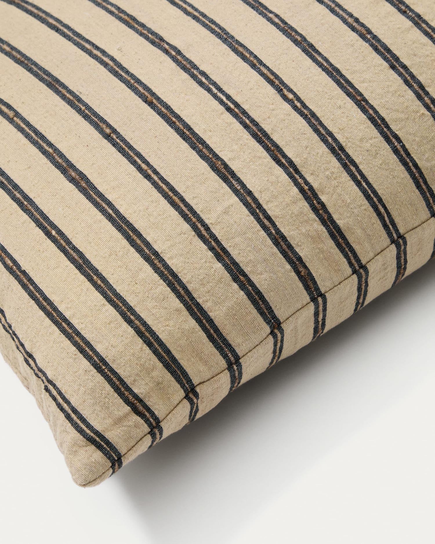 Kissenbezug Caliu aus Seide und Baumwolle beige mit grauen Streifen 45 x 45 cm in Beige präsentiert im Onlineshop von KAQTU Design AG. Deko Kissenbezug ist von Kave Home