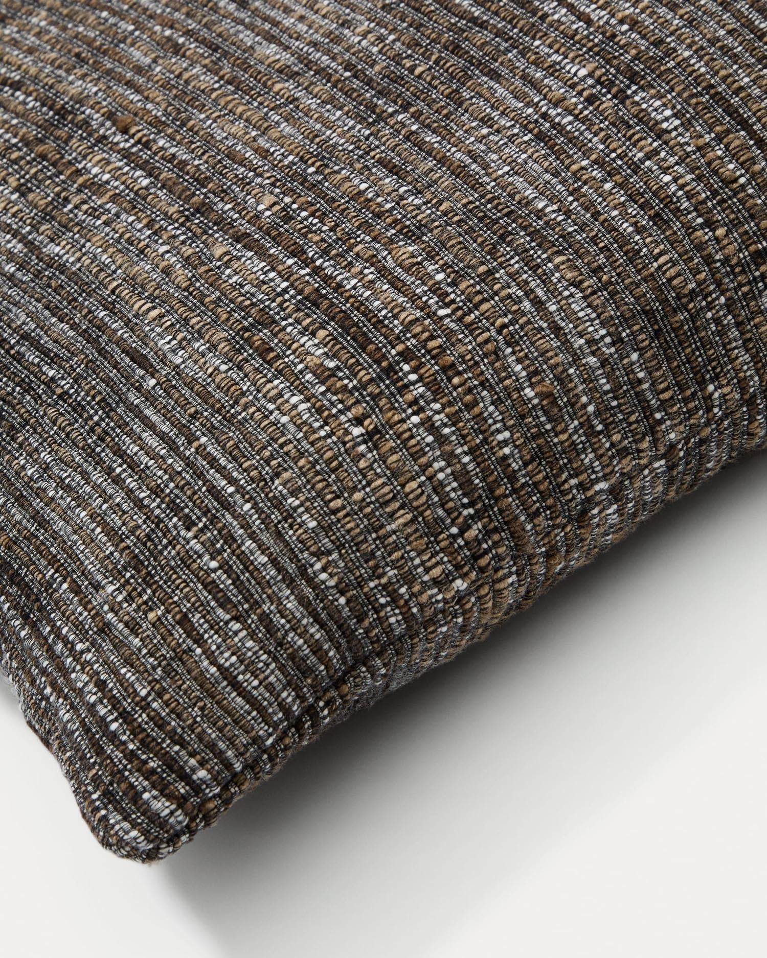 Kissenbezug Gulbe aus Seide und Baumwolle mehrfarbig 45 x 45 cm in Braun präsentiert im Onlineshop von KAQTU Design AG. Deko Kissenbezug ist von Kave Home