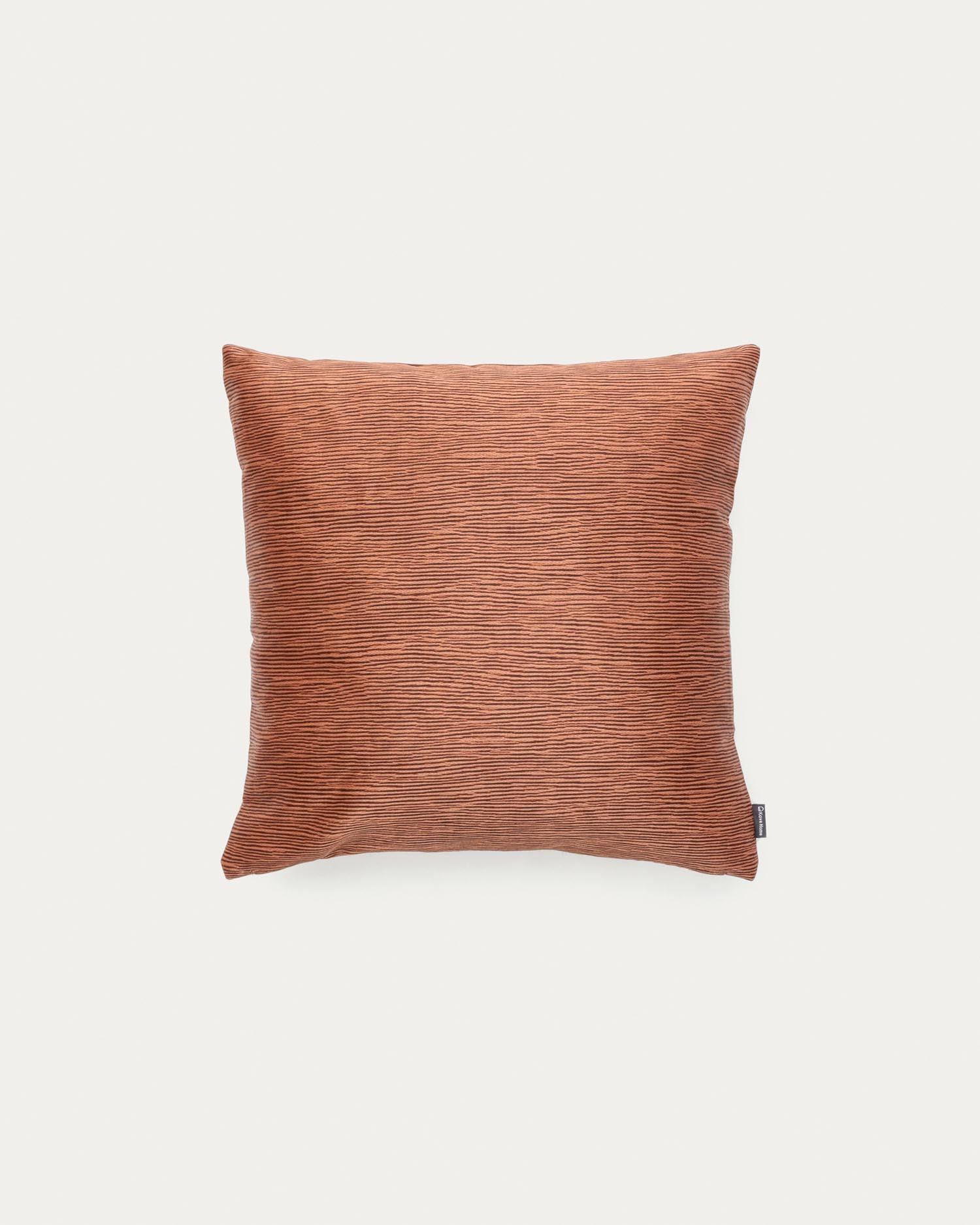 Kissenbezug Mirca Struktur braun 45 x 45 cm in Braun präsentiert im Onlineshop von KAQTU Design AG. Deko Kissenbezug ist von Kave Home