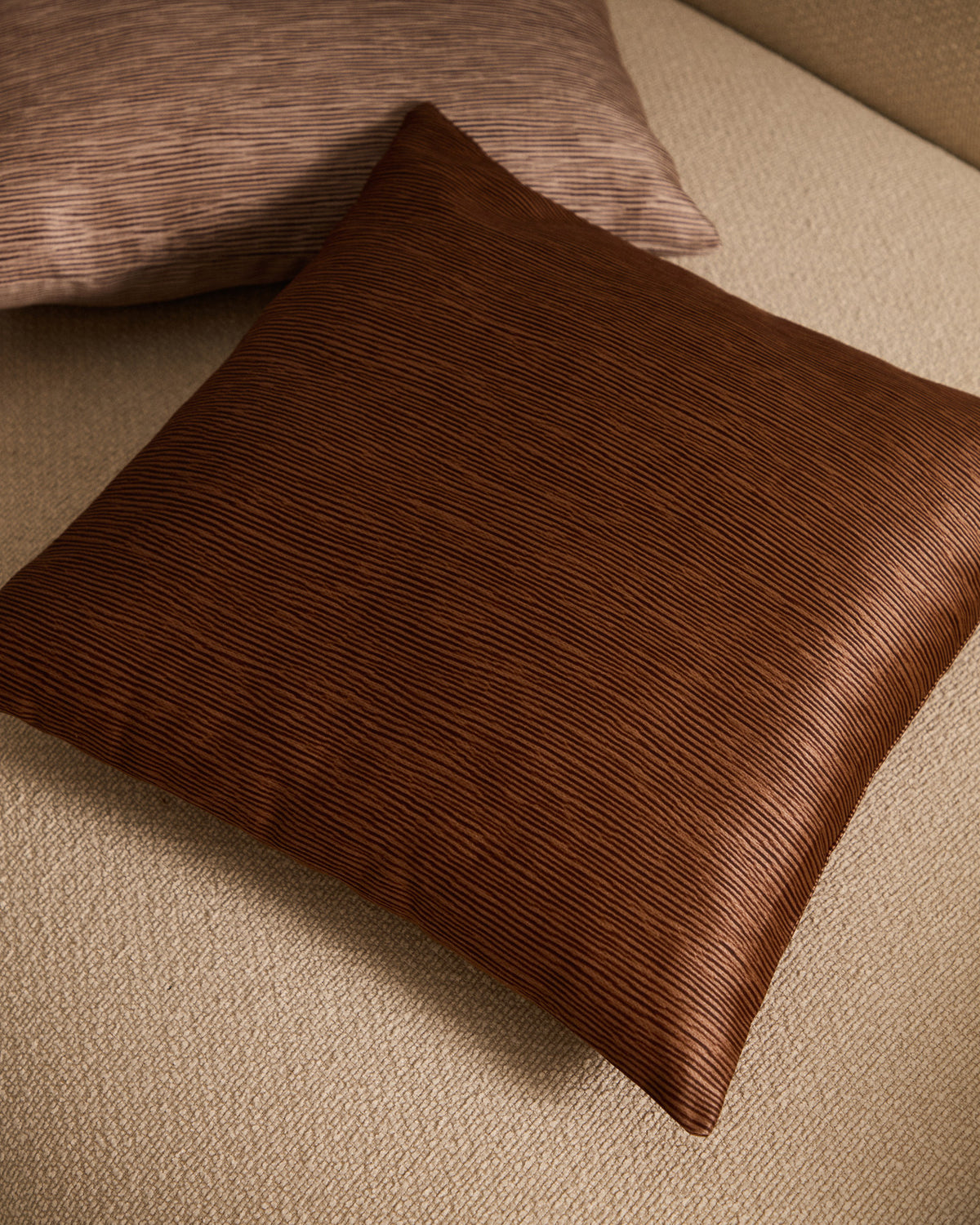 Kissenbezug Mirca Struktur braun 45 x 45 cm in Braun präsentiert im Onlineshop von KAQTU Design AG. Deko Kissenbezug ist von Kave Home